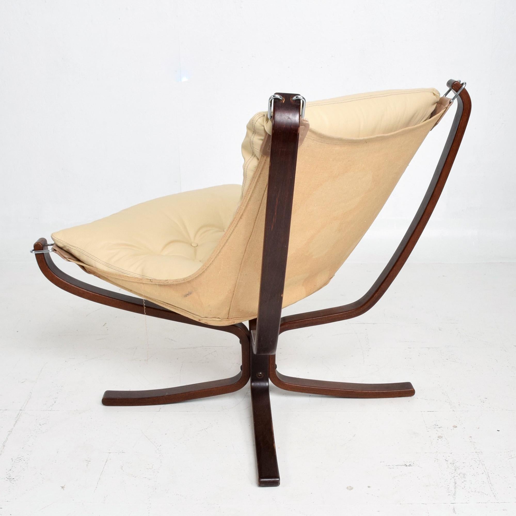 1970s Modern Falcon Chair by Sigurd Ressell for Vatne Møbler in Ivory Leather In Good Condition In Chula Vista, CA