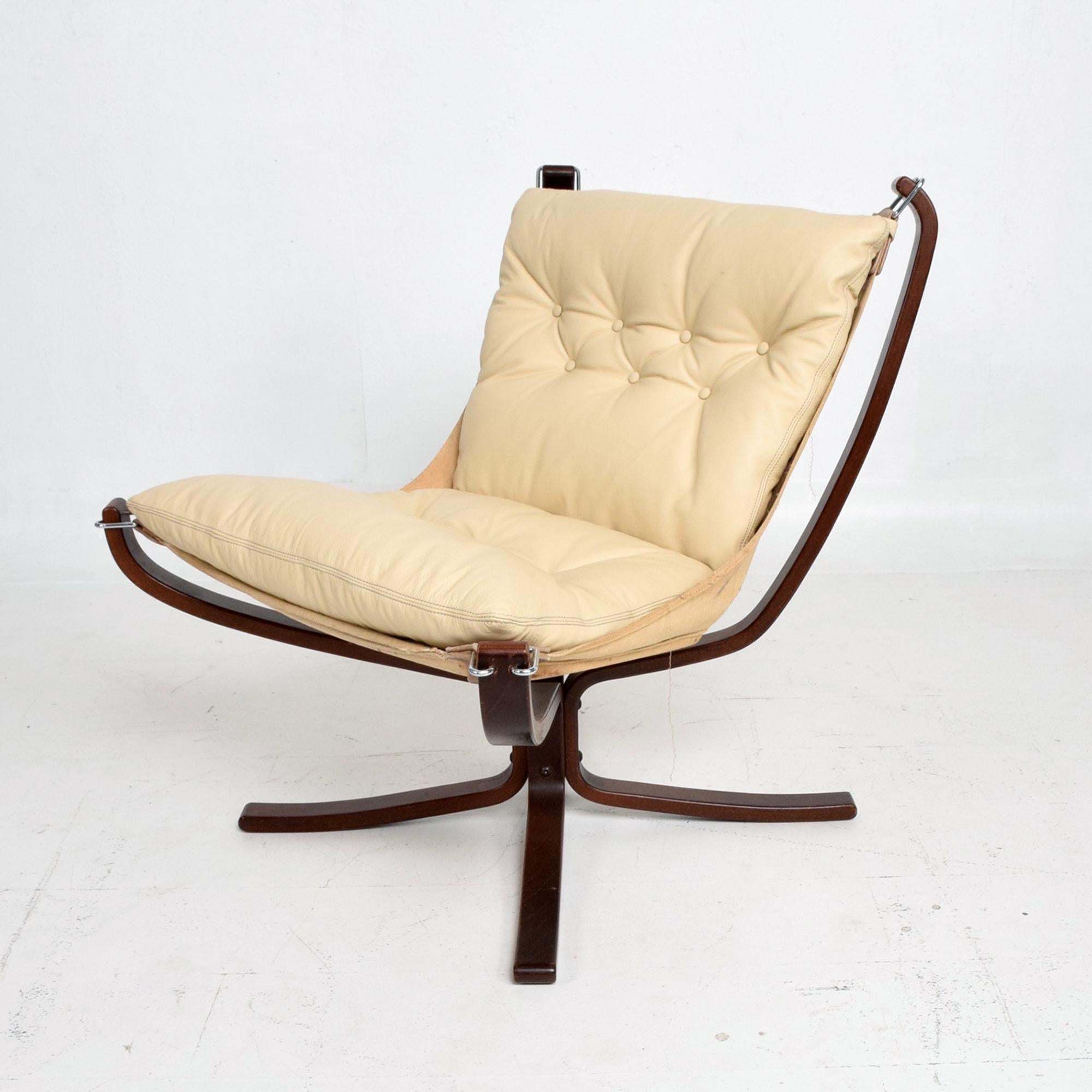 1970s Modern Falcon Chair by Sigurd Ressell for Vatne Møbler in Ivory Leather 1