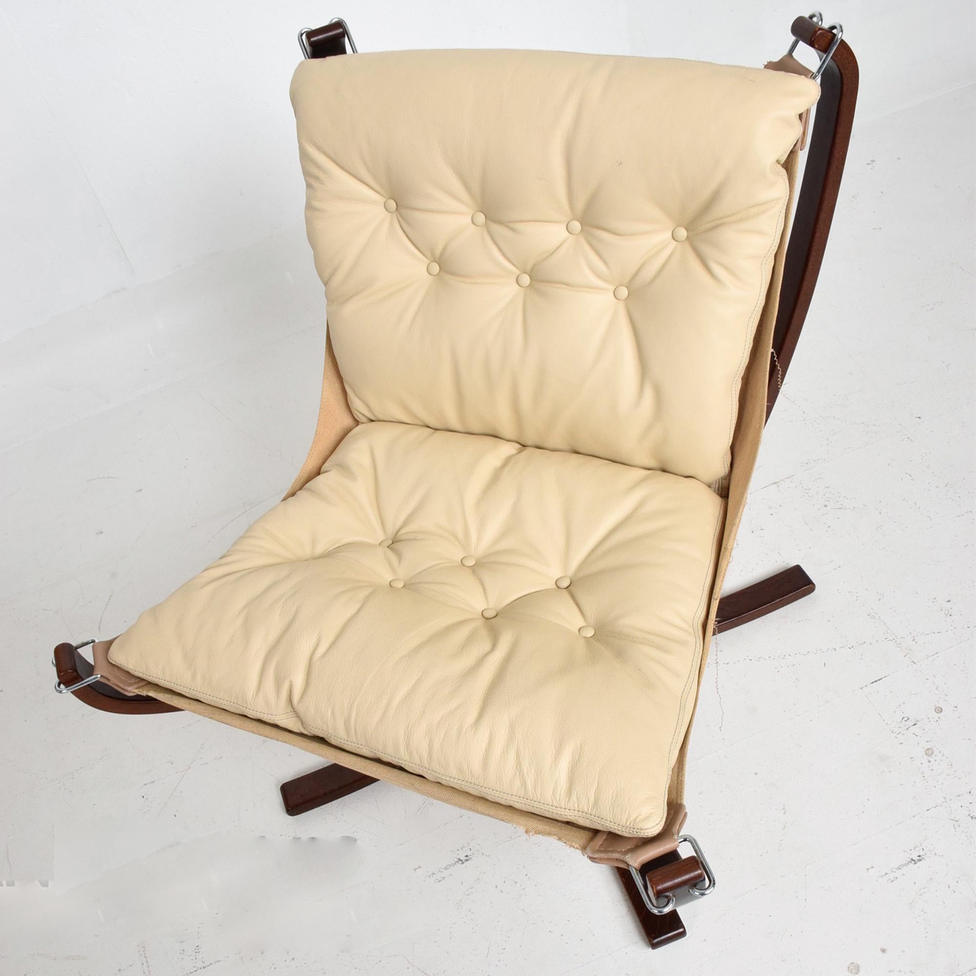 1970s Modern Falcon Chair by Sigurd Ressell for Vatne Møbler in Ivory Leather 3