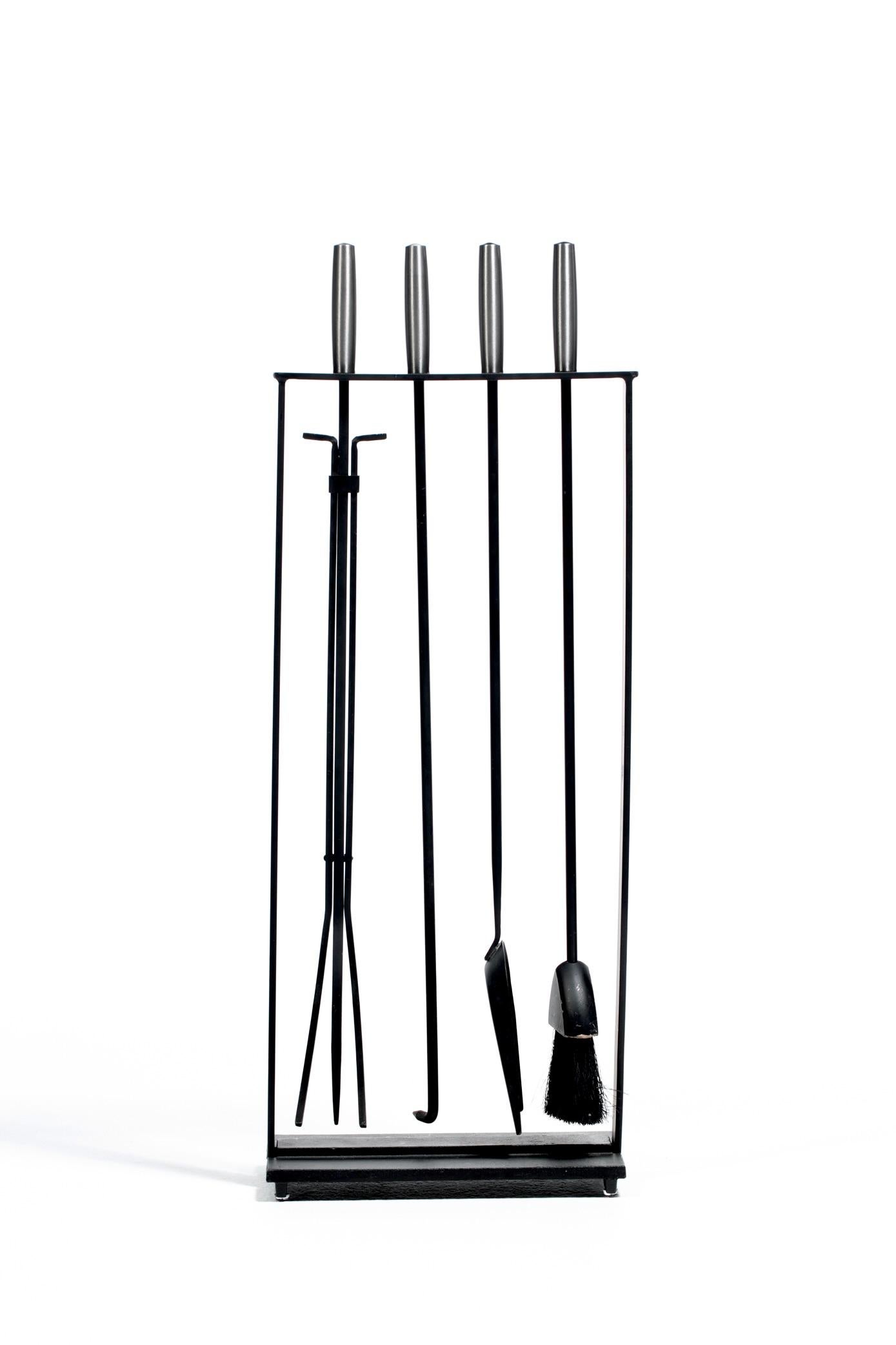 Juego de herramientas para chimeneas modernas de los años 70 de Pilgram en acero inoxidable y hierro en Bueno estado para la venta en Saint Louis, MO