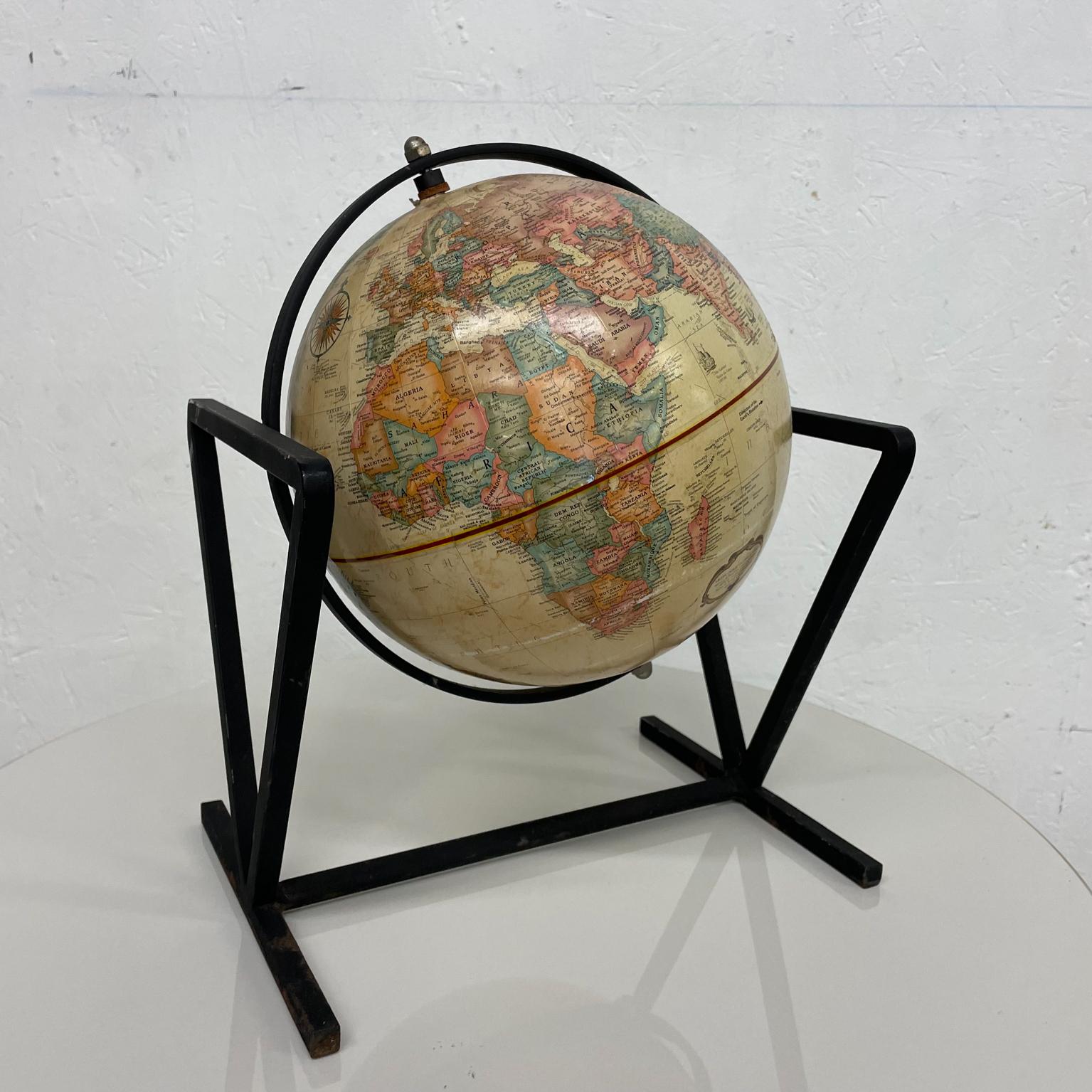 Modern Grand World Globe Terrestre Replogle Globes Inc
circa 1970s
Vintage black metal 
11 width x 13.5 tall x 9 depth
Preowned original vintage condition scuffs and nicks present.
See images provided.
 