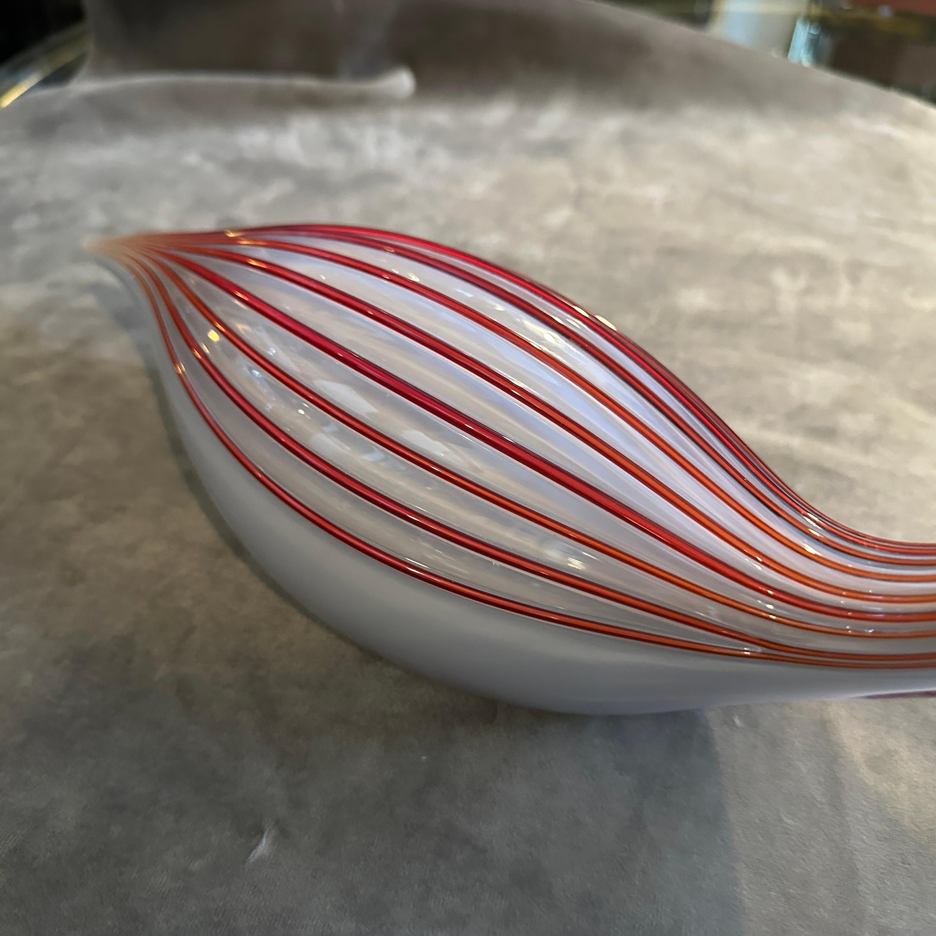 Scultura moderna degli anni '70 in vetro di Murano grigio e rosso raffigurante un'anatra di Seguso in vendita 2