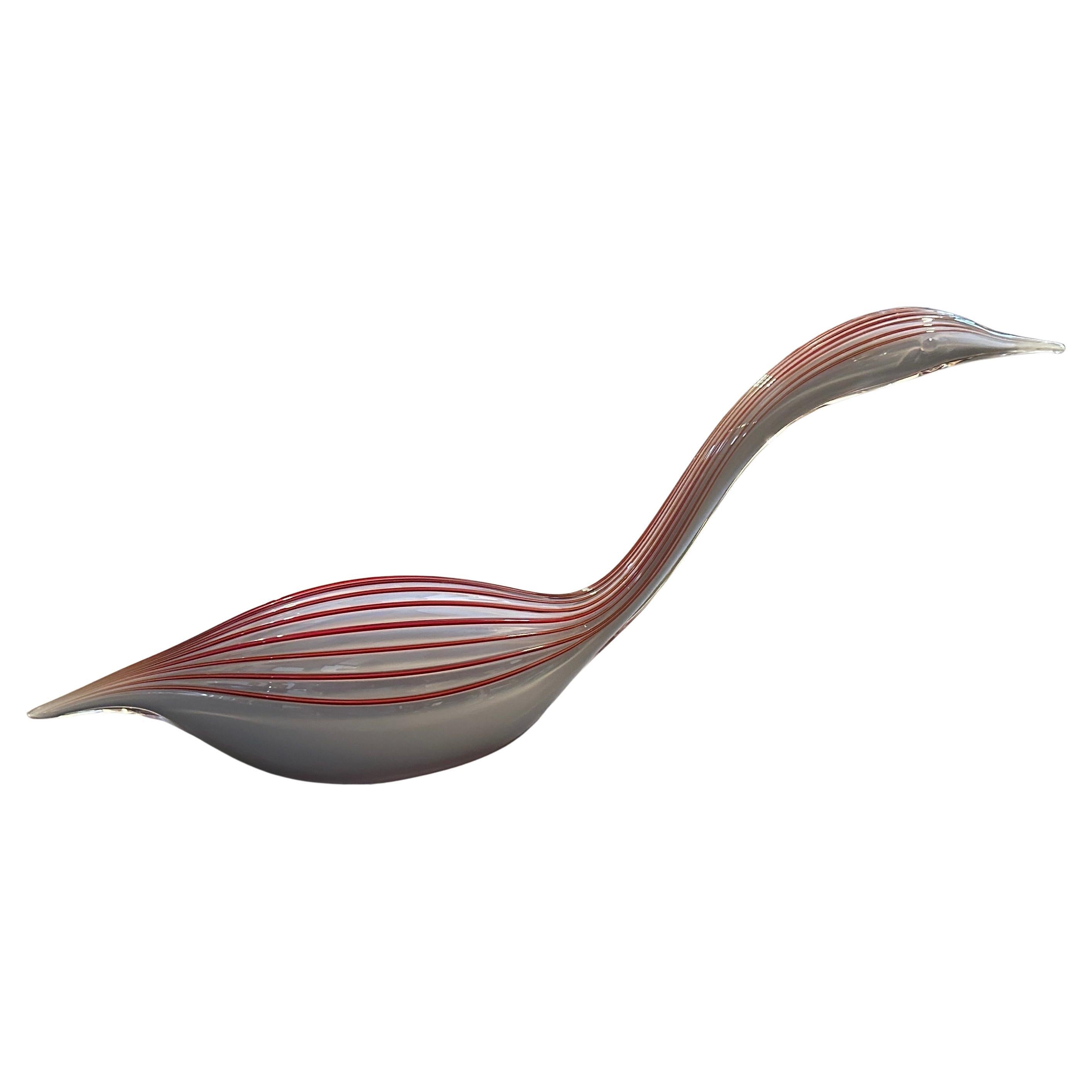 Scultura moderna degli anni '70 in vetro di Murano grigio e rosso raffigurante un'anatra di Seguso in vendita