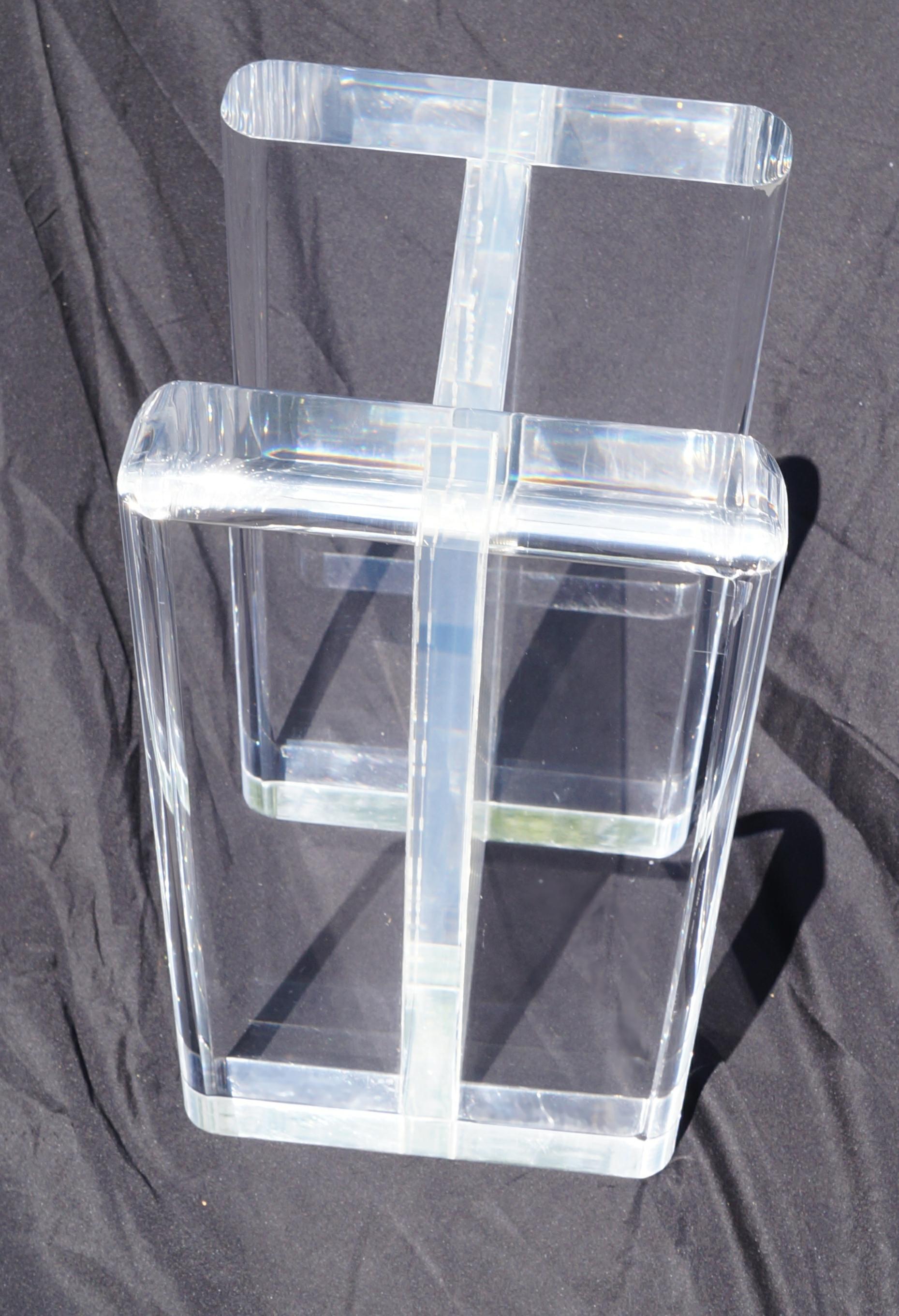 Table basse moderne Hollywood Regency des années 1970 avec plateau en verre et lucite en vente 3