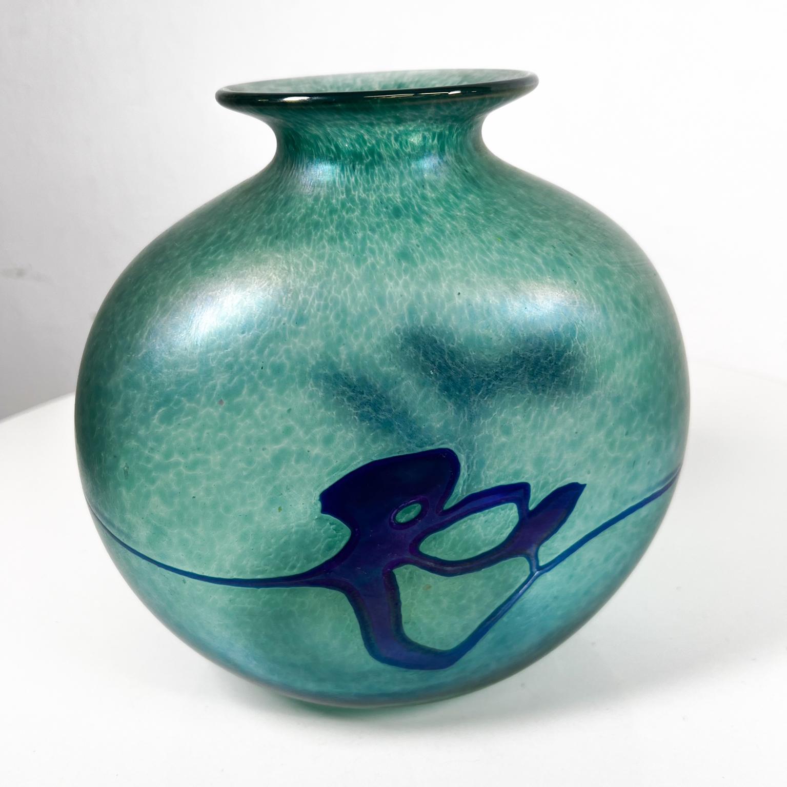 1970s Iridescent Green Art Glass Vase Robert Held Canada For Sale 3