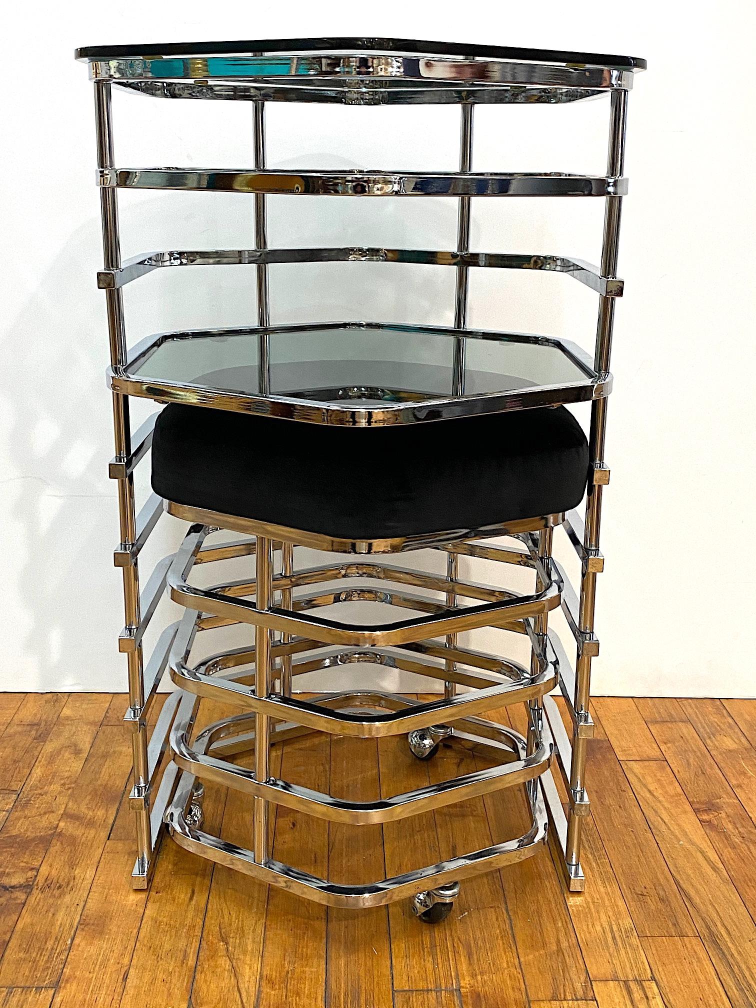 Mid-Century Modern Table de coiffeuse et assise italienne moderne en chrome et verre des années 1970 en vente