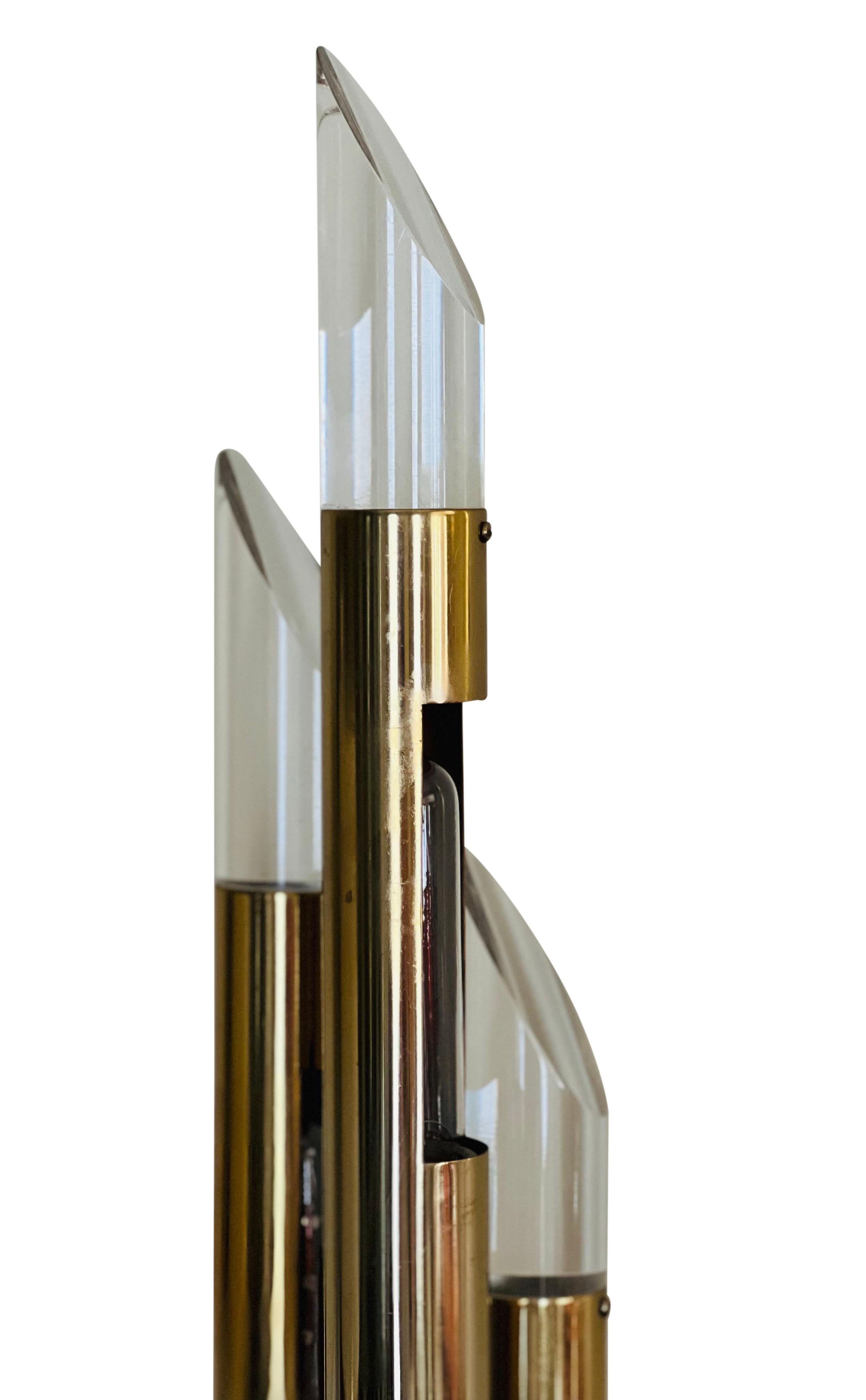 1970's Modern Italian Space Age Brass and Lucite Table Lamp For Sale 4