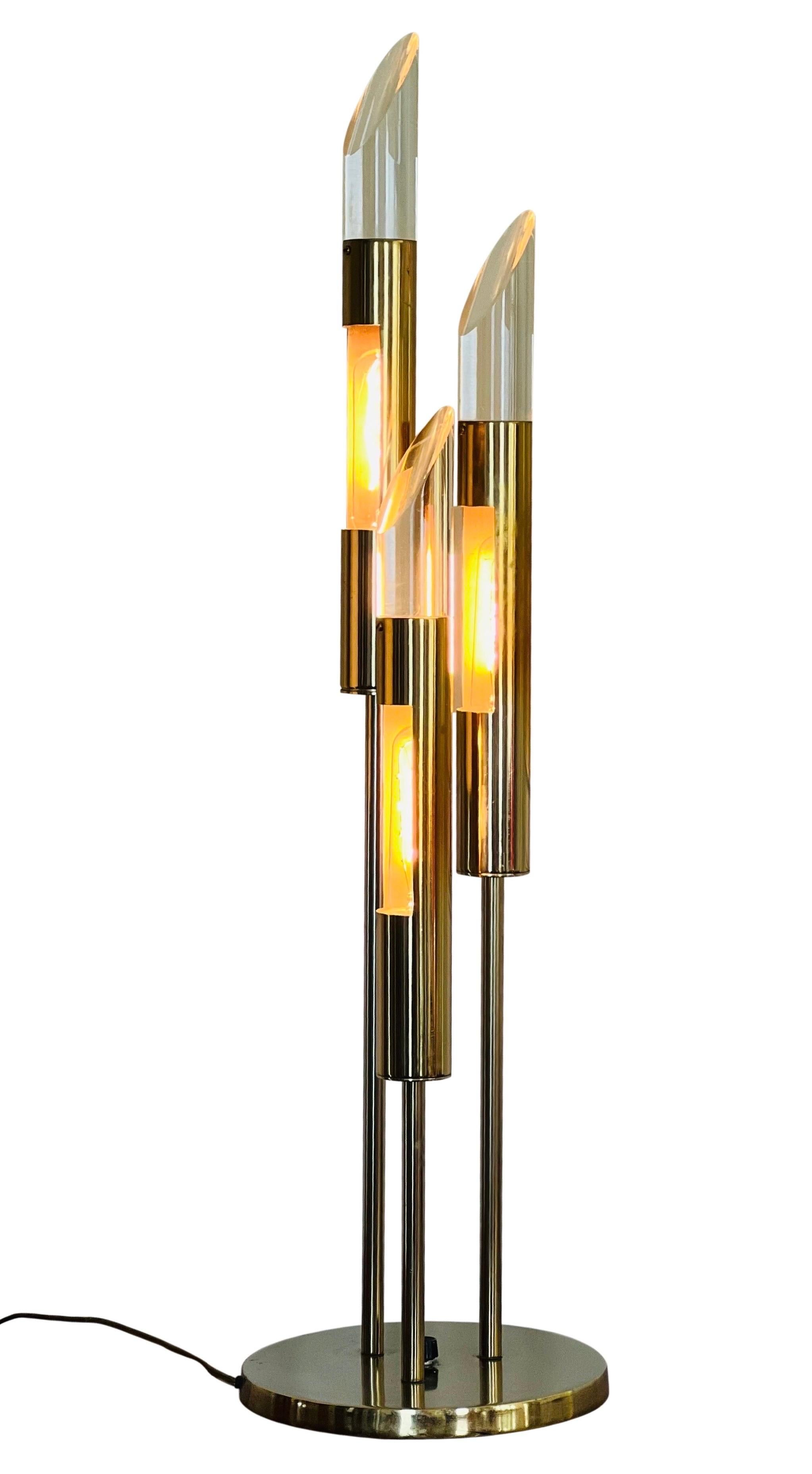 1970's Modern Italian Space Age Brass and Lucite Table Lamp For Sale 3