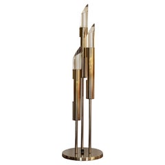 1970's Modern Italian Space Age Tischlampe aus Messing und Lucite