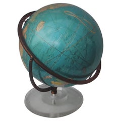 Grande lampe globe terrestre moderne des années 1970 sur base en lucite