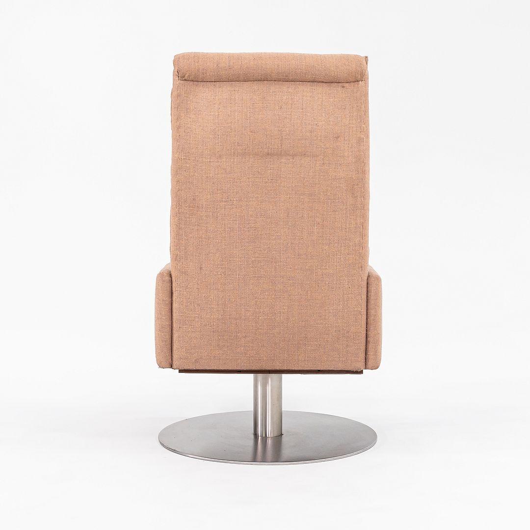 Silla de salón moderna de los años 70 con base giratoria de pedestal de acero cepillado y tela beige en Bueno estado para la venta en Philadelphia, PA