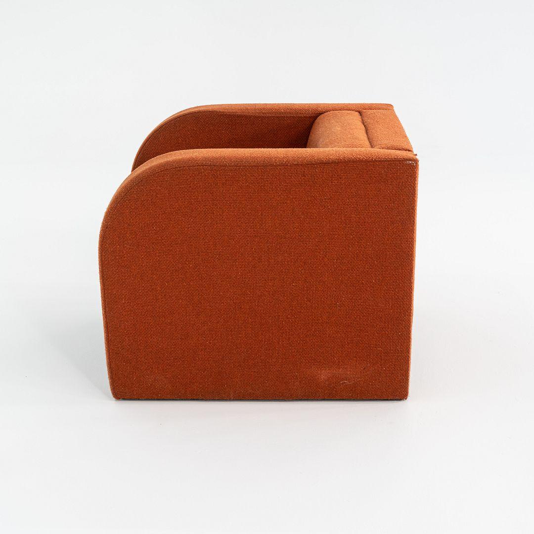 1970s Modern Orange Fabric Lounge or Club Chair with Arms In Good Condition For Sale In Philadelphia, PA