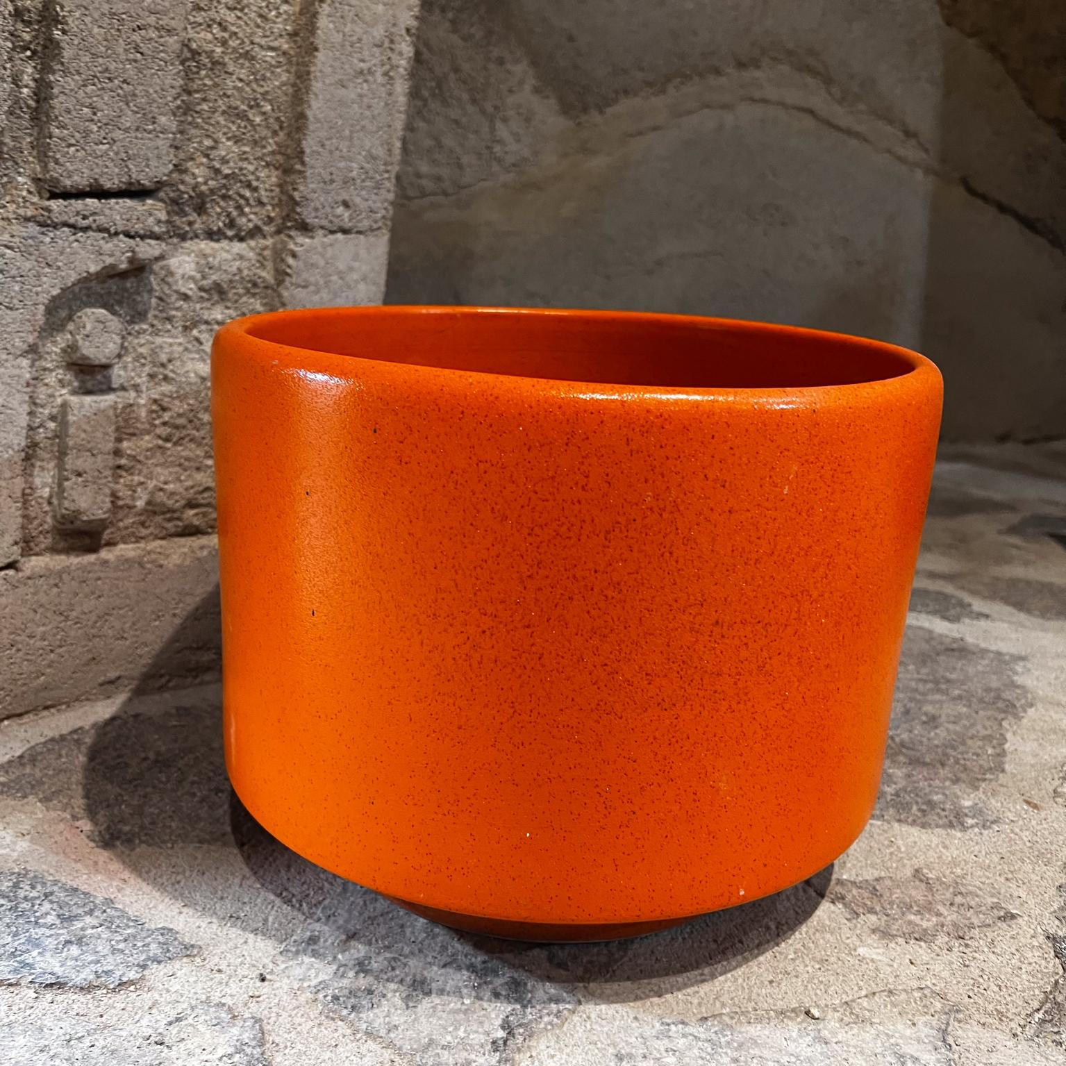 1970s Style of Gainey Art Pottery Modern Ceramics Orange Planter
11.75 diameter x 9 h
Unable to read maker stamp.
Preowned unrestored vintage condition
Refer to images.




