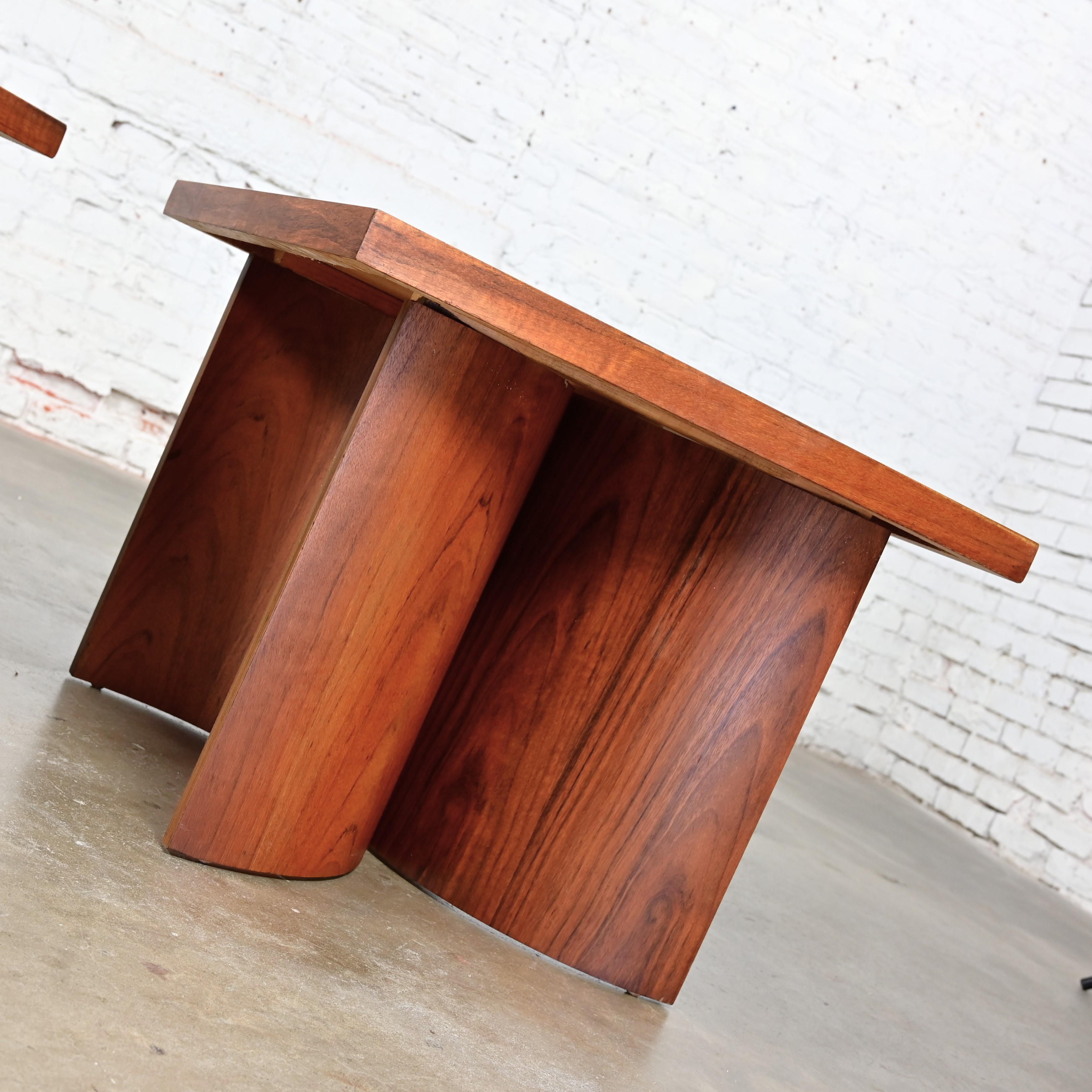 Paire de tables d'appoint Modernity des années 1970 par Kroehler Plateaux carrés et bases en double U en bentwood en vente 5