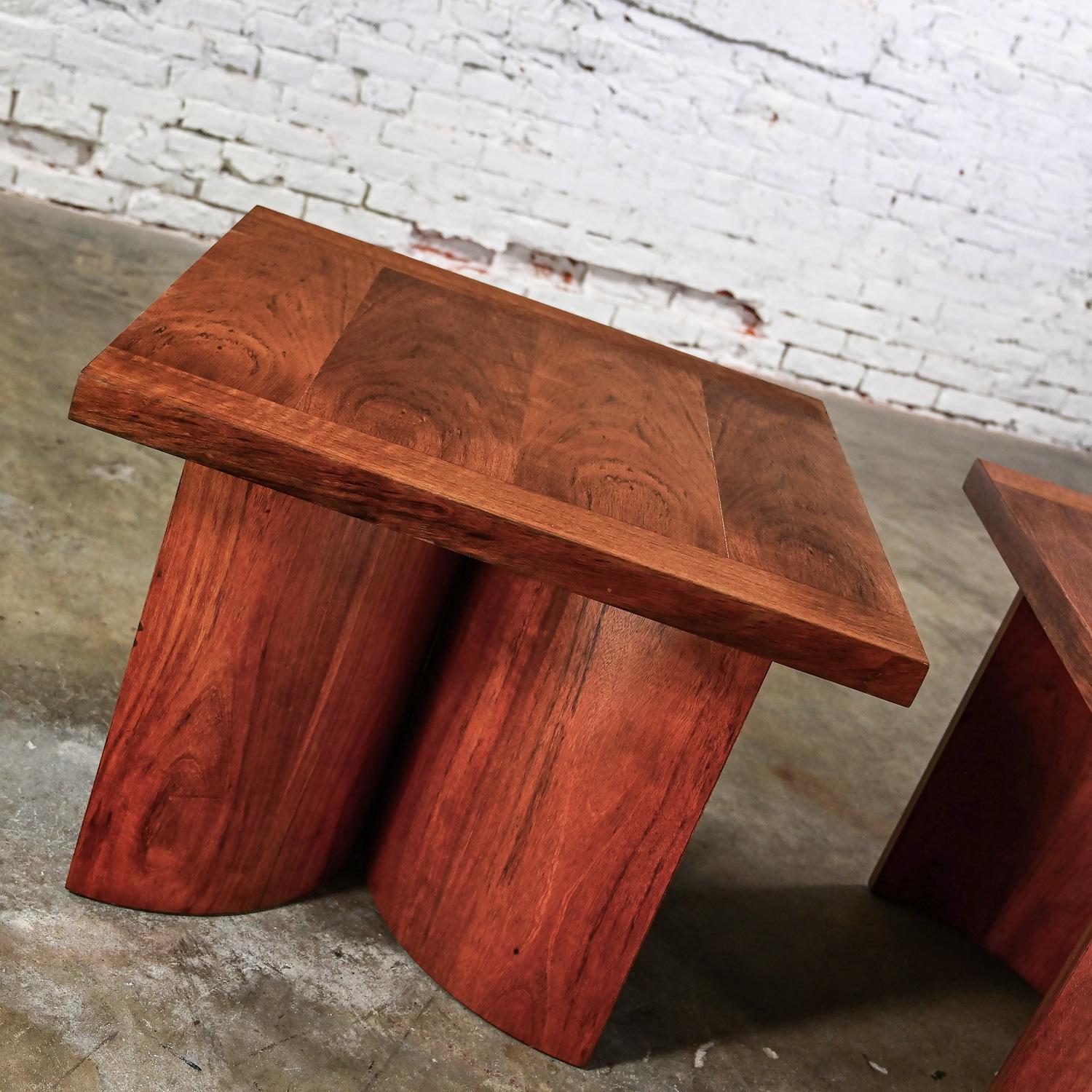 1970’s Modern Pair End Tables by Kroehler Square Tops & Bentwood Double U Bases In Good Condition For Sale In Topeka, KS