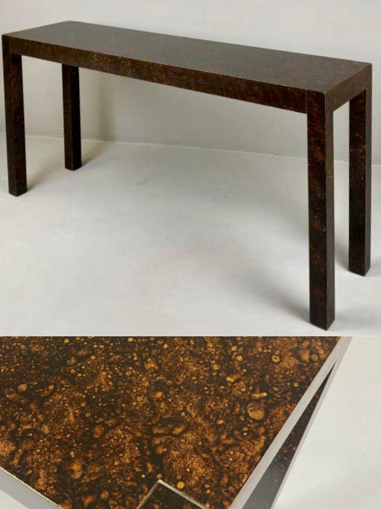 Mesa consola Parsons estilo Milo Baughman con esmalte de imitación de tortuga de los años 70 Moderno en venta