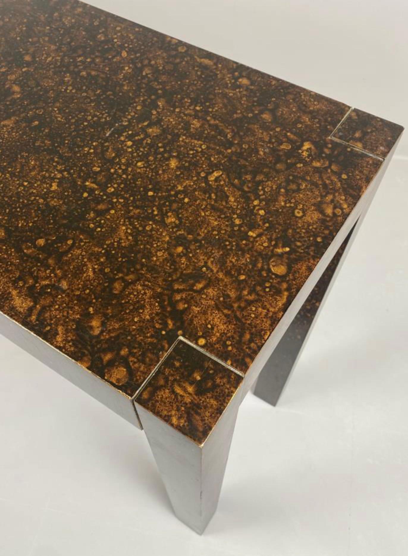 Mesa consola Parsons estilo Milo Baughman con esmalte de imitación de tortuga de los años 70 Estadounidense en venta