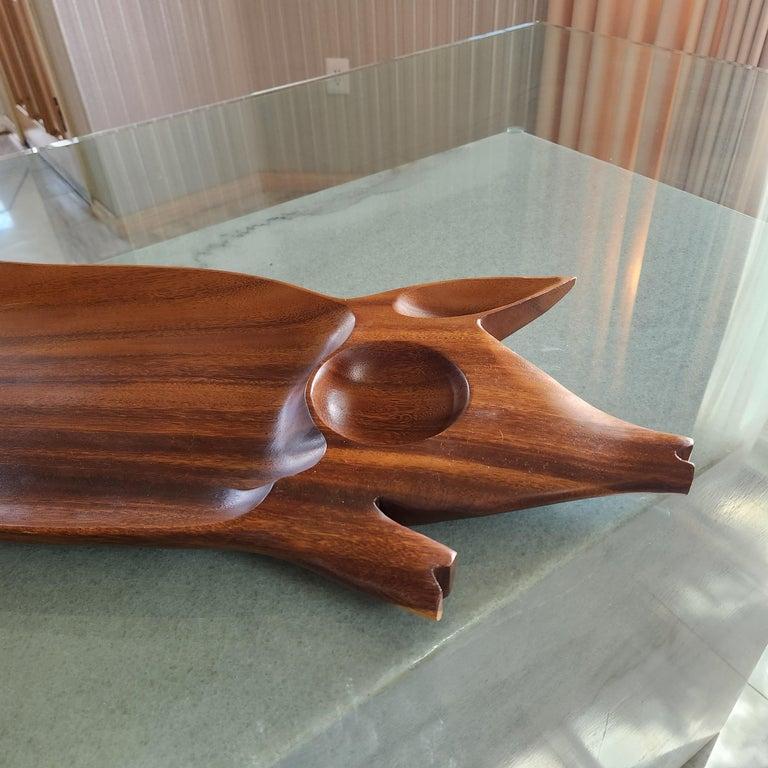 Wood 1970s Modern Pig Party Platter Serving Tray Charcuterie Board For Sale