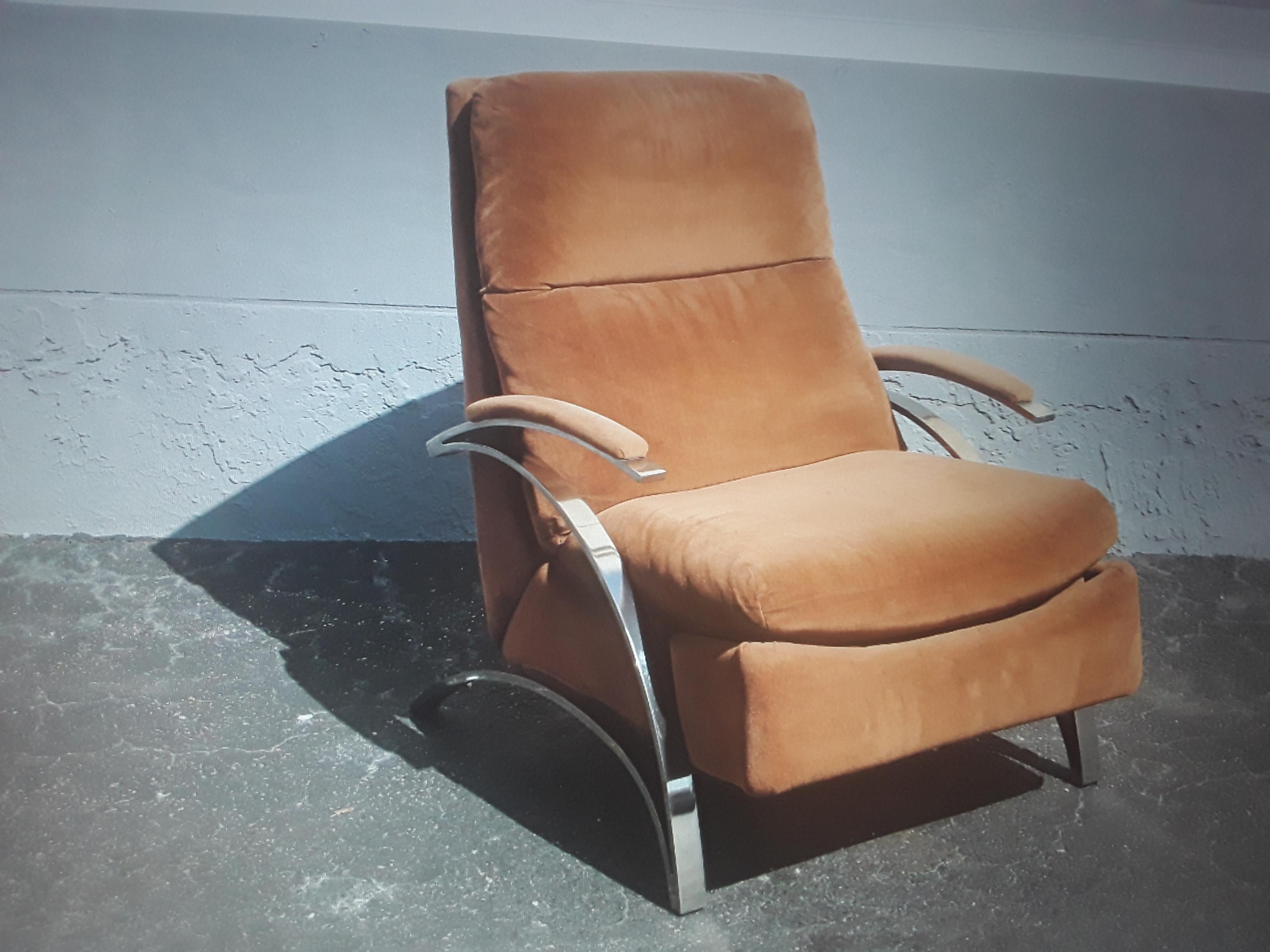1970's Modern Plush Brown w/ Chrome Barcalounger Recliner/ Lounge Chair (Moderne) im Angebot
