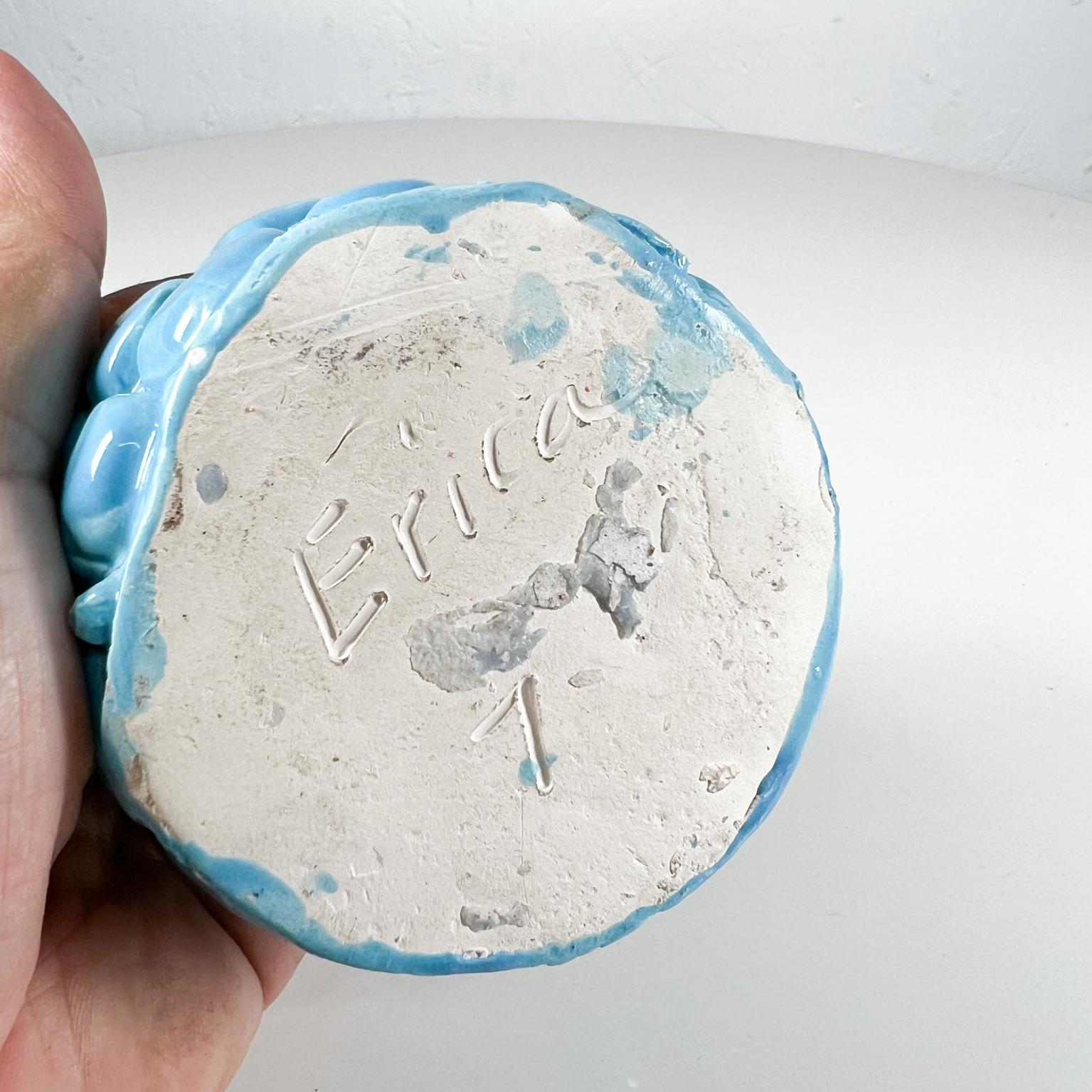 XX secolo Scultura d'arte in ceramica moderna degli anni '70 con acquamarina, firmata Erica in vendita
