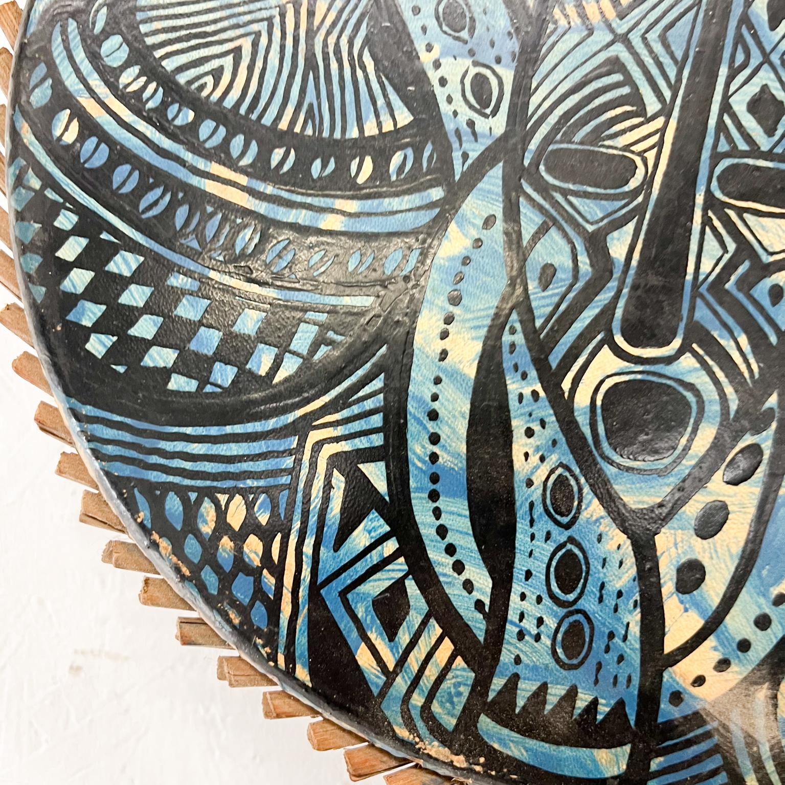 Moderne Keramikkunst der 1970er Jahre Blaues Tambourine Ziegenleder und Holz (20. Jahrhundert) im Angebot