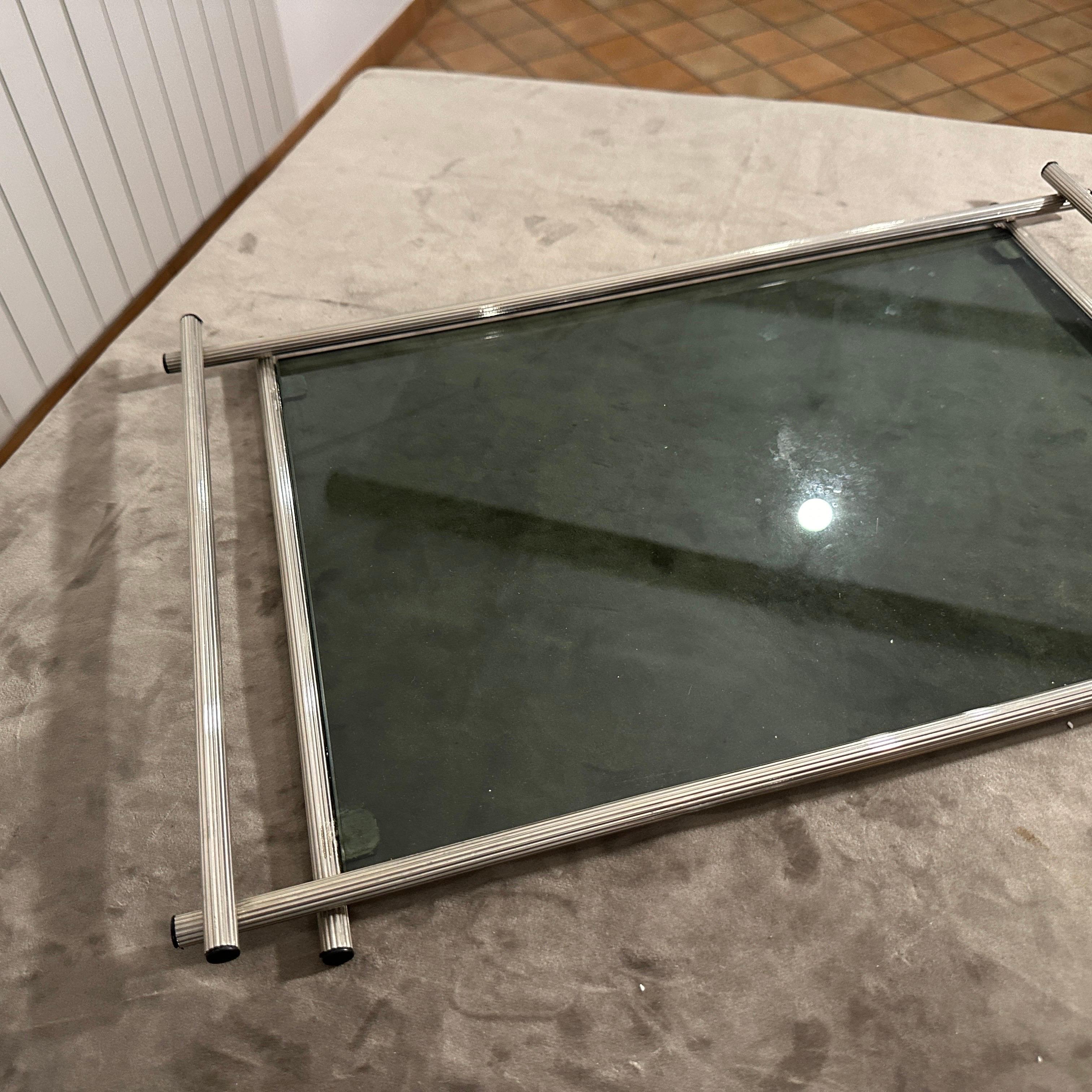 1970er Jahre Modernes italienisches Serviertablett aus versilbertem und grauem Glas im Zustand „Hervorragend“ im Angebot in Aci Castello, IT