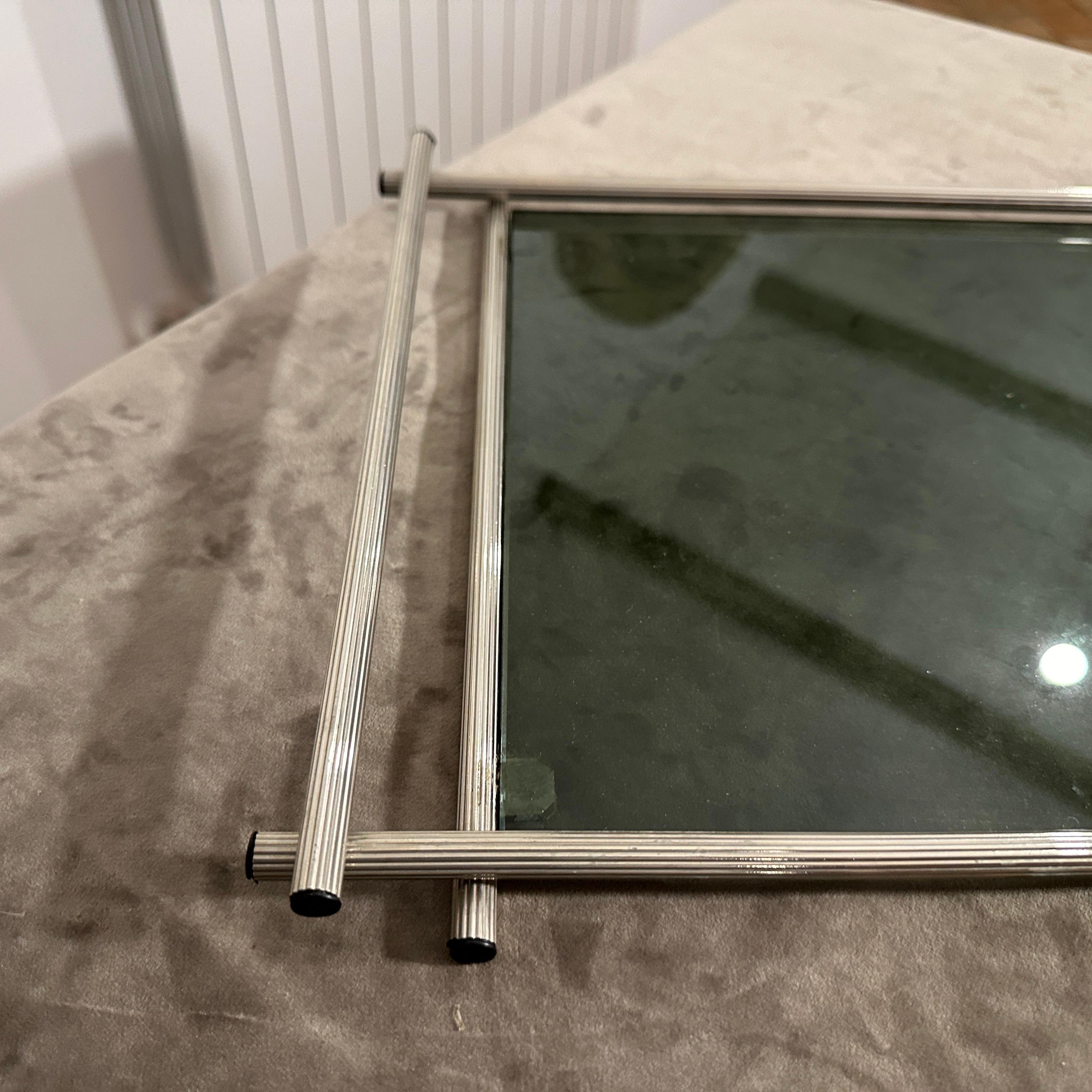 1970er Jahre Modernes italienisches Serviertablett aus versilbertem und grauem Glas (Versilberung) im Angebot
