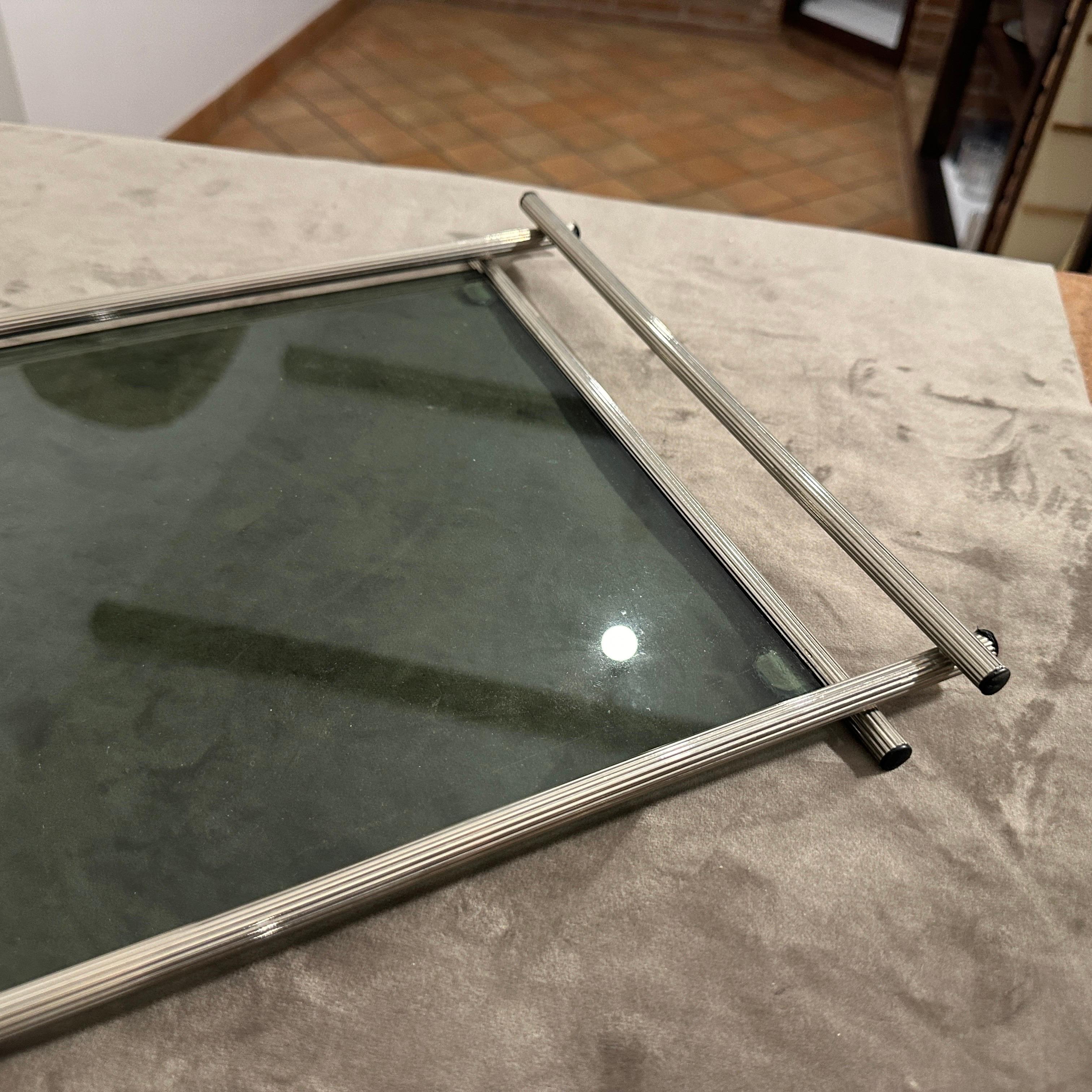 1970er Jahre Modernes italienisches Serviertablett aus versilbertem und grauem Glas im Angebot 1