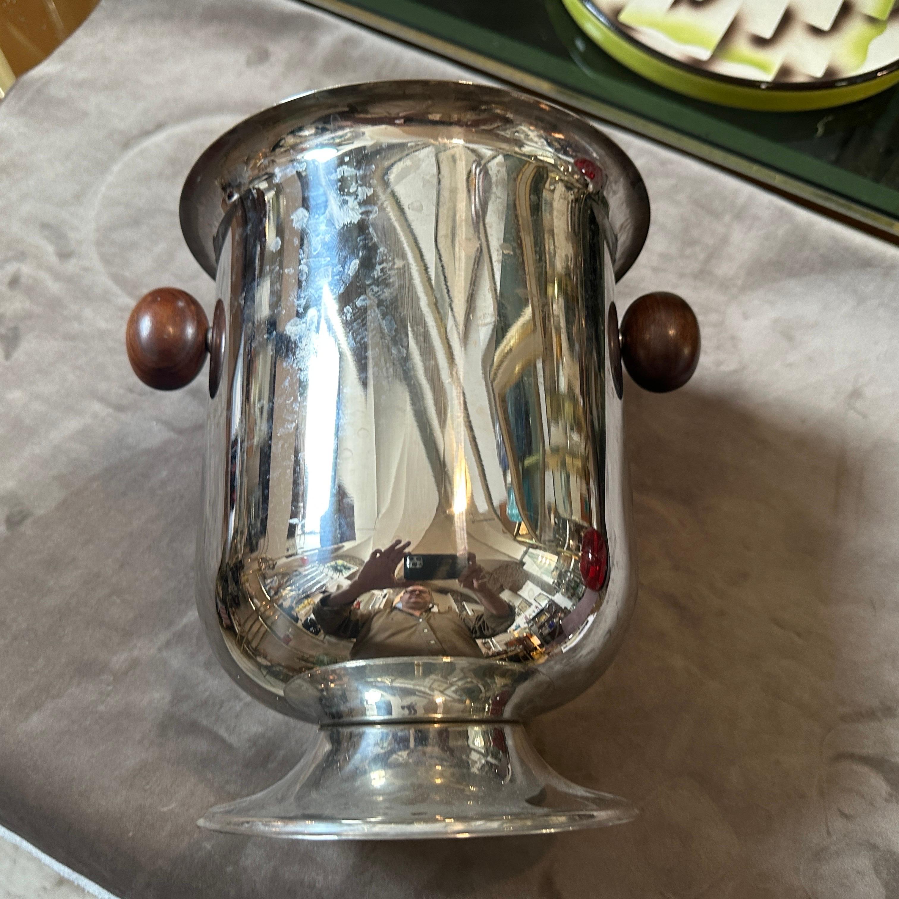Enfriador de vino italiano moderno de los años 70 con cuerpo de metal plateado y asas de madera en Bueno estado para la venta en Aci Castello, IT