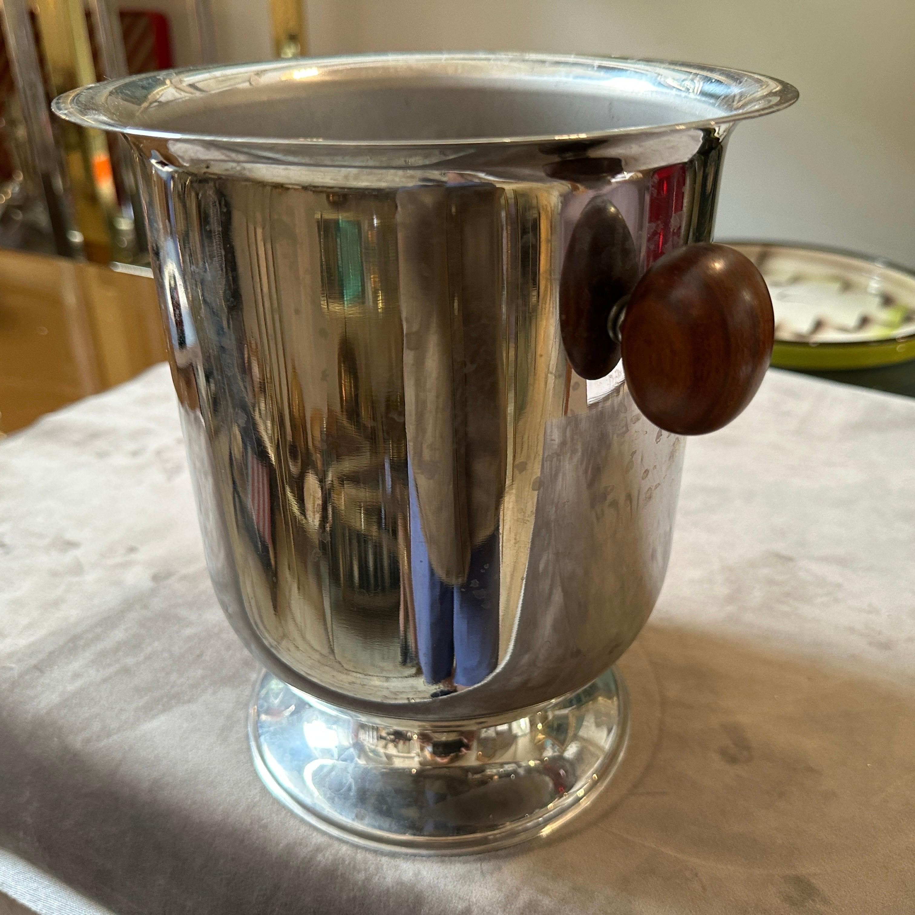 Enfriador de vino italiano moderno de los años 70 con cuerpo de metal plateado y asas de madera en venta 2