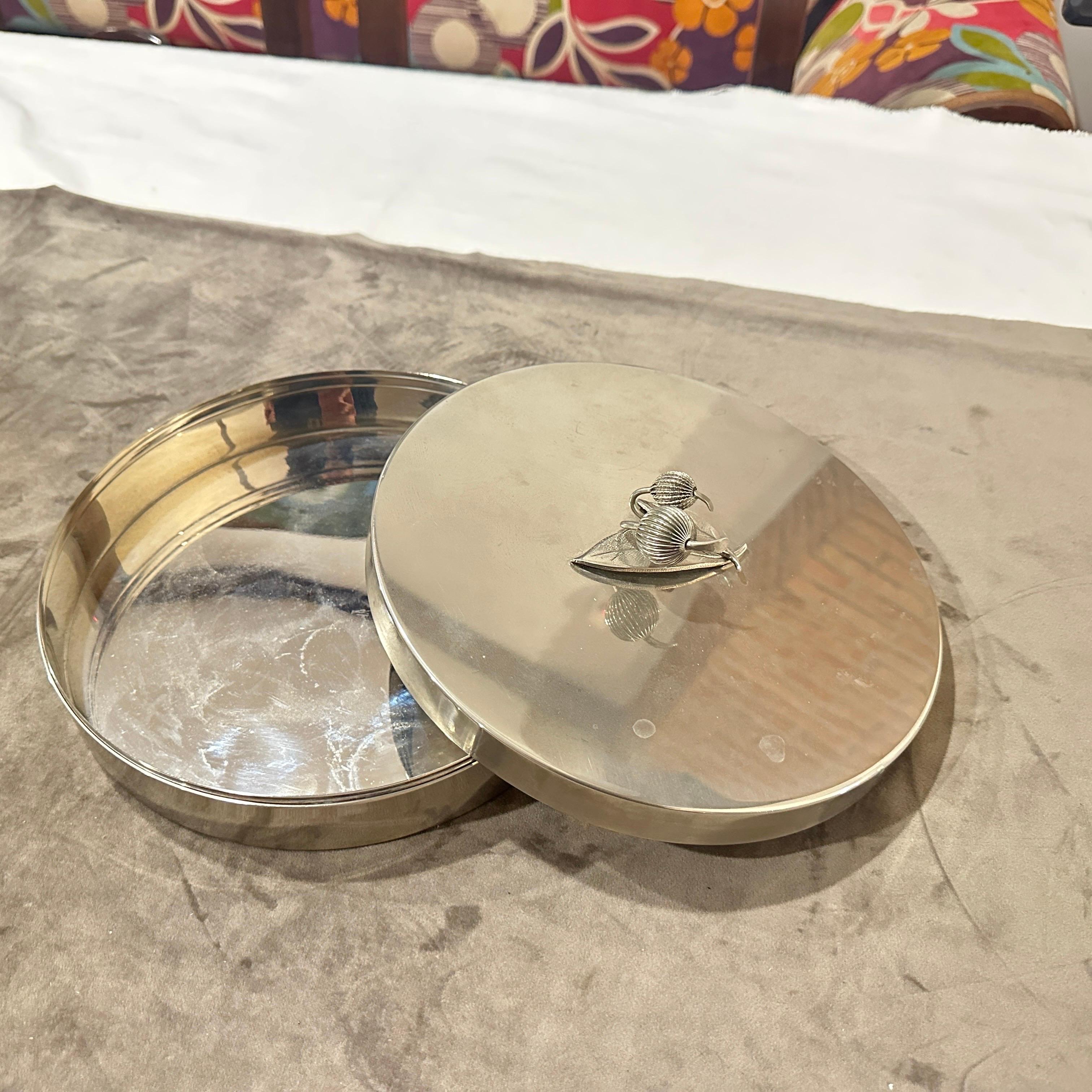 1970 Modern Modern Silver Plated Round Jewelry Box By Renzo Casati Firenze en vente 3