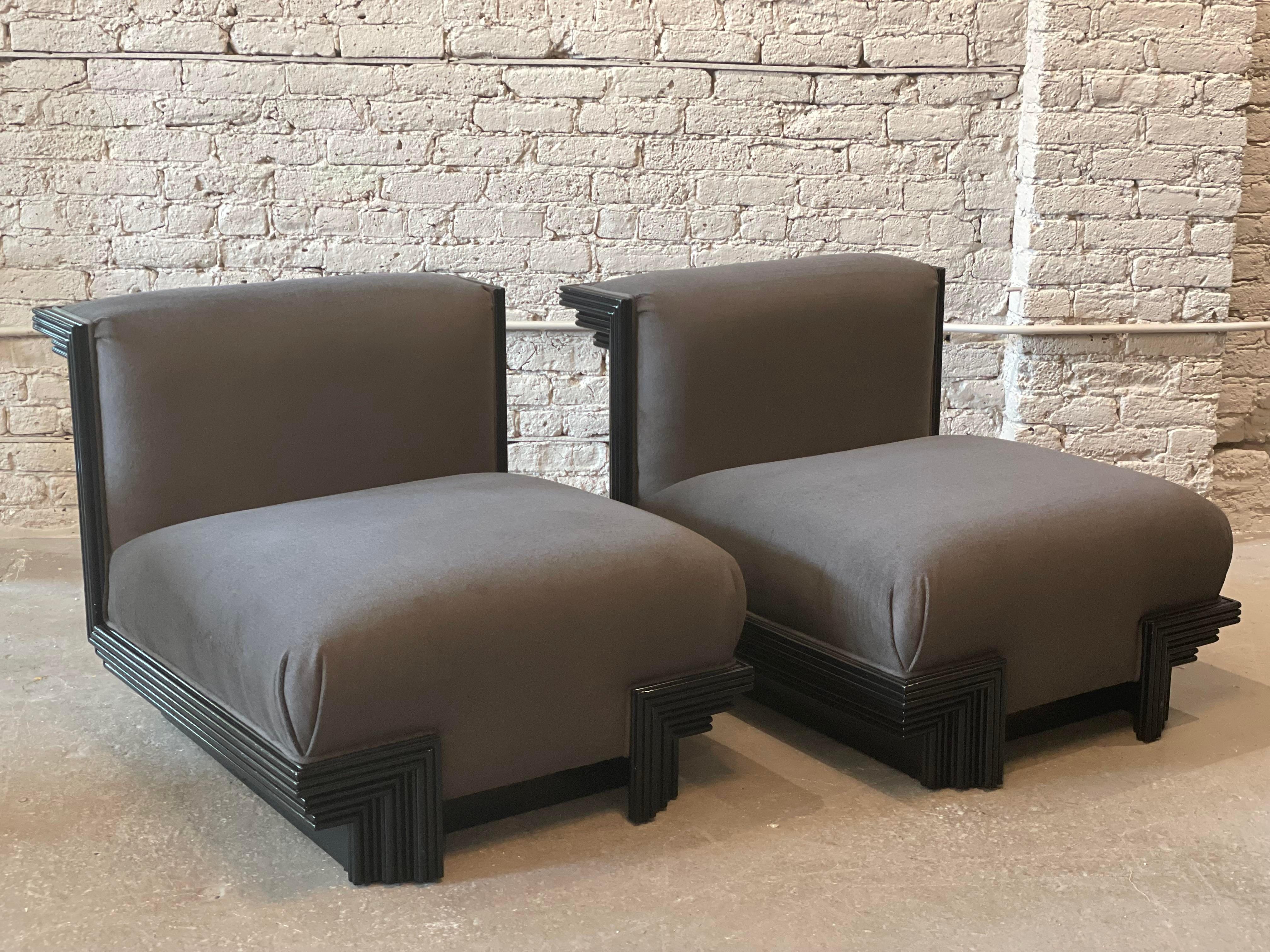 Paire de chaises pantoufles modernes des années 1970 à la manière de James Mont en vente 1