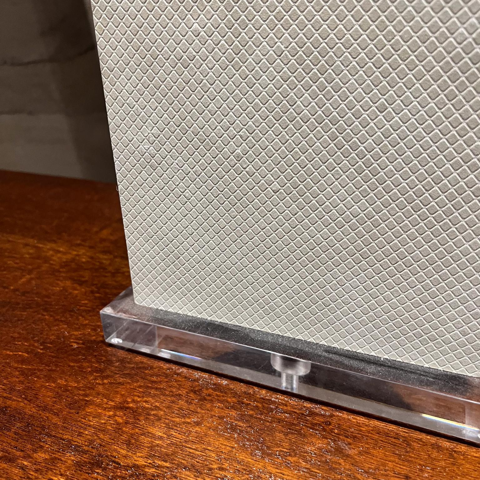 1970s Modern Square Lucite Table Lamp For Sale 5