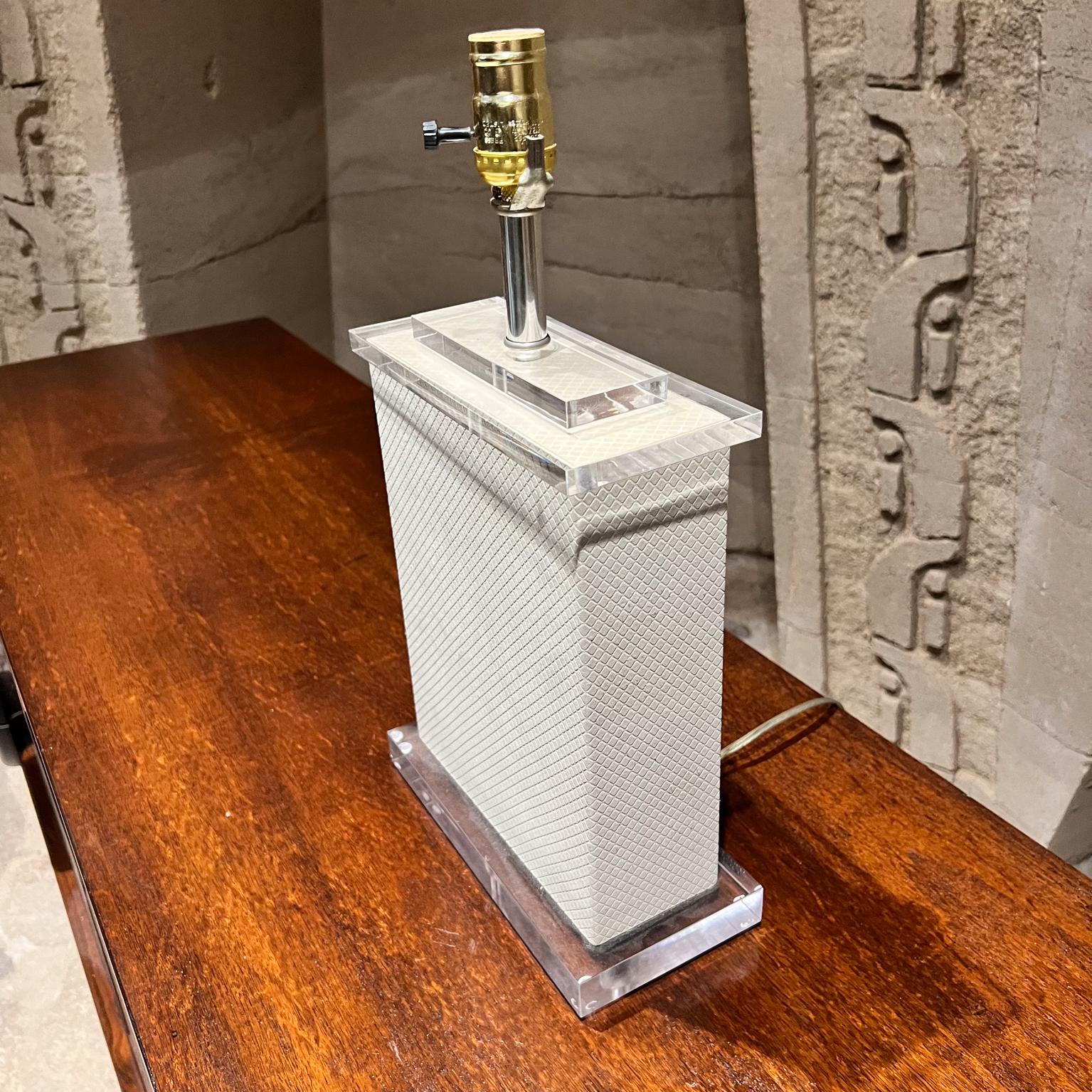 1970s Modern Square Lucite Table Lamp For Sale 6