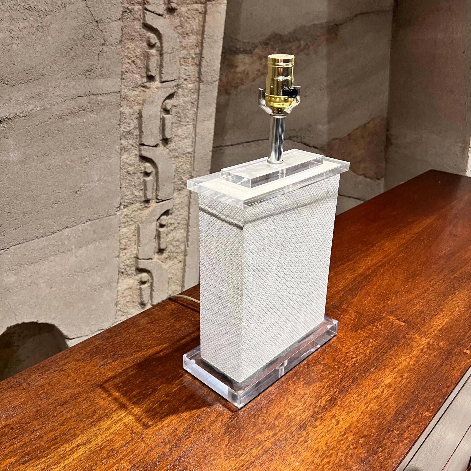 1970s Modern Square Lucite Table Lamp For Sale 7