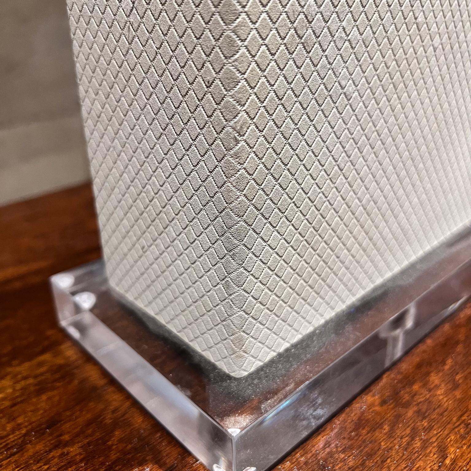 1970s Modern Square Lucite Table Lamp For Sale 8
