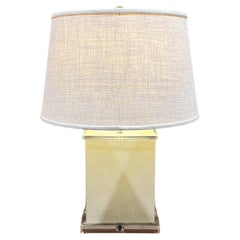 Lampada da tavolo moderna quadrata in lucite degli anni '70