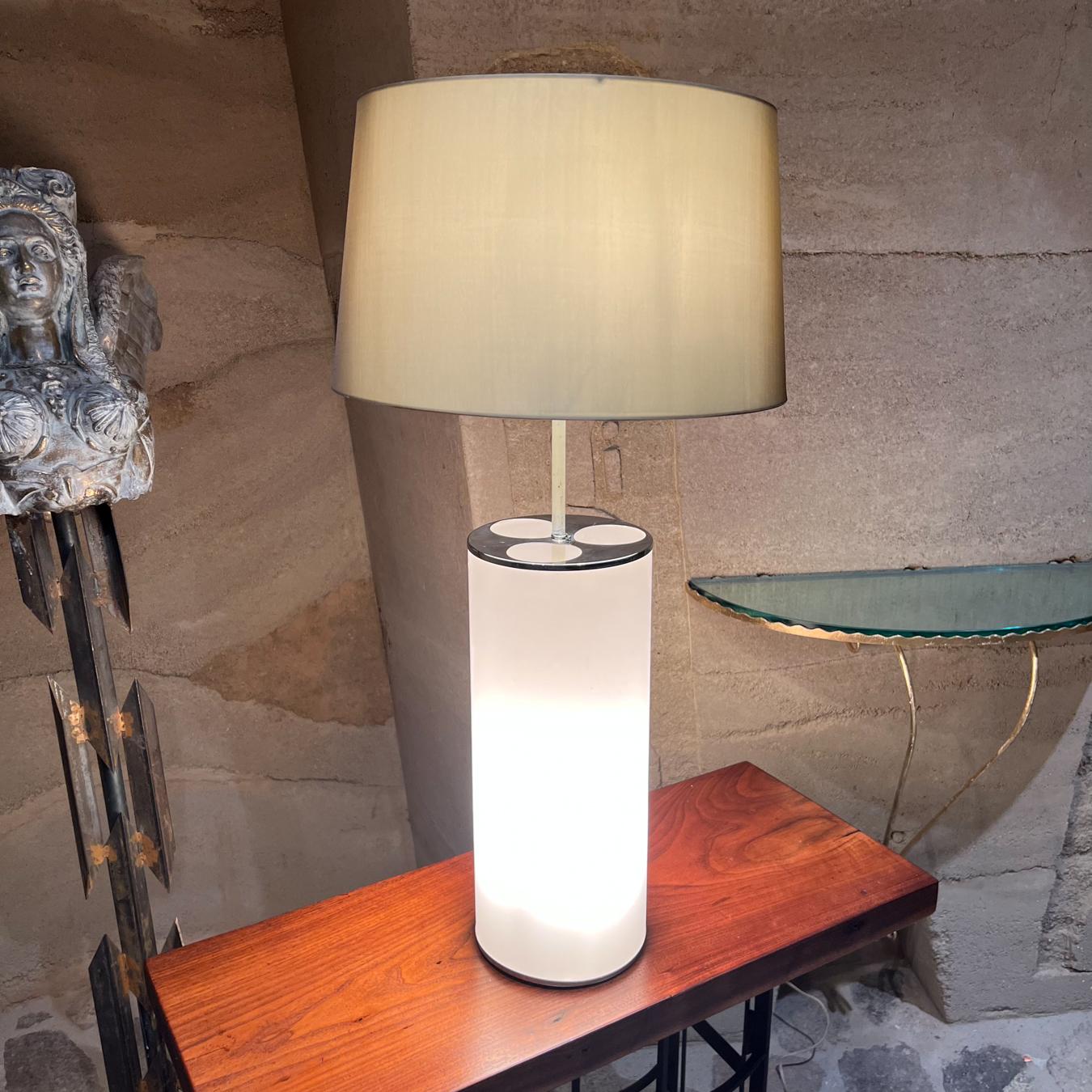 1970s Modern Table Lamp Round White Cylinder Style of Kartell Italy For Sale 4