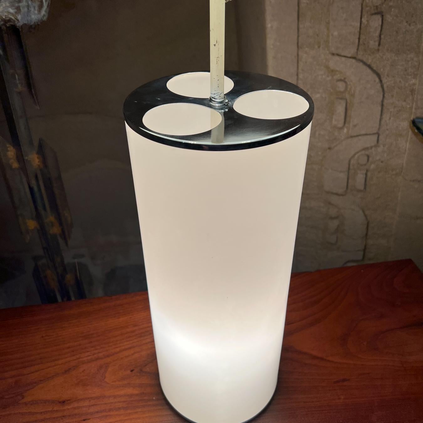 Mid-Century Modern 1970s Modern Table Lamp Round White Cylinder Style of Kartell Italy For Sale
