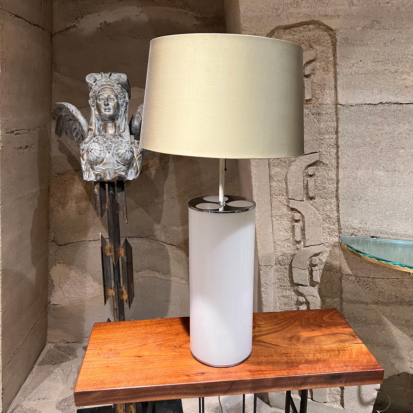 20th Century 1970s Modern Table Lamp Round White Cylinder Style of Kartell Italy For Sale