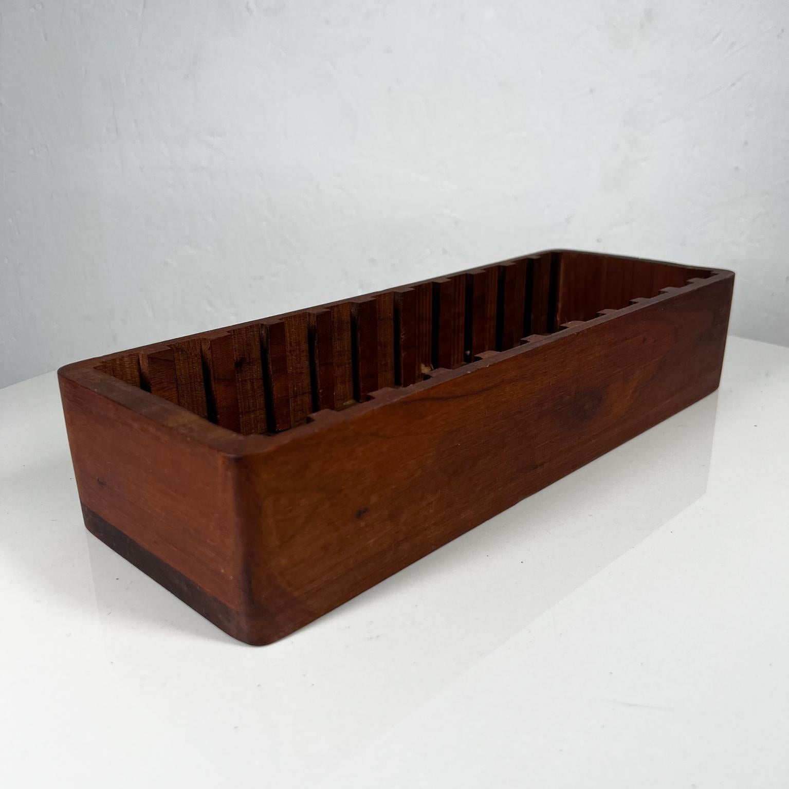 1970s Modern walnut wood eleven cassette holder storage box
Measures: 13.25 w x 4.88 t x 2.63 d
Preowned vintage condition.
See images provided.