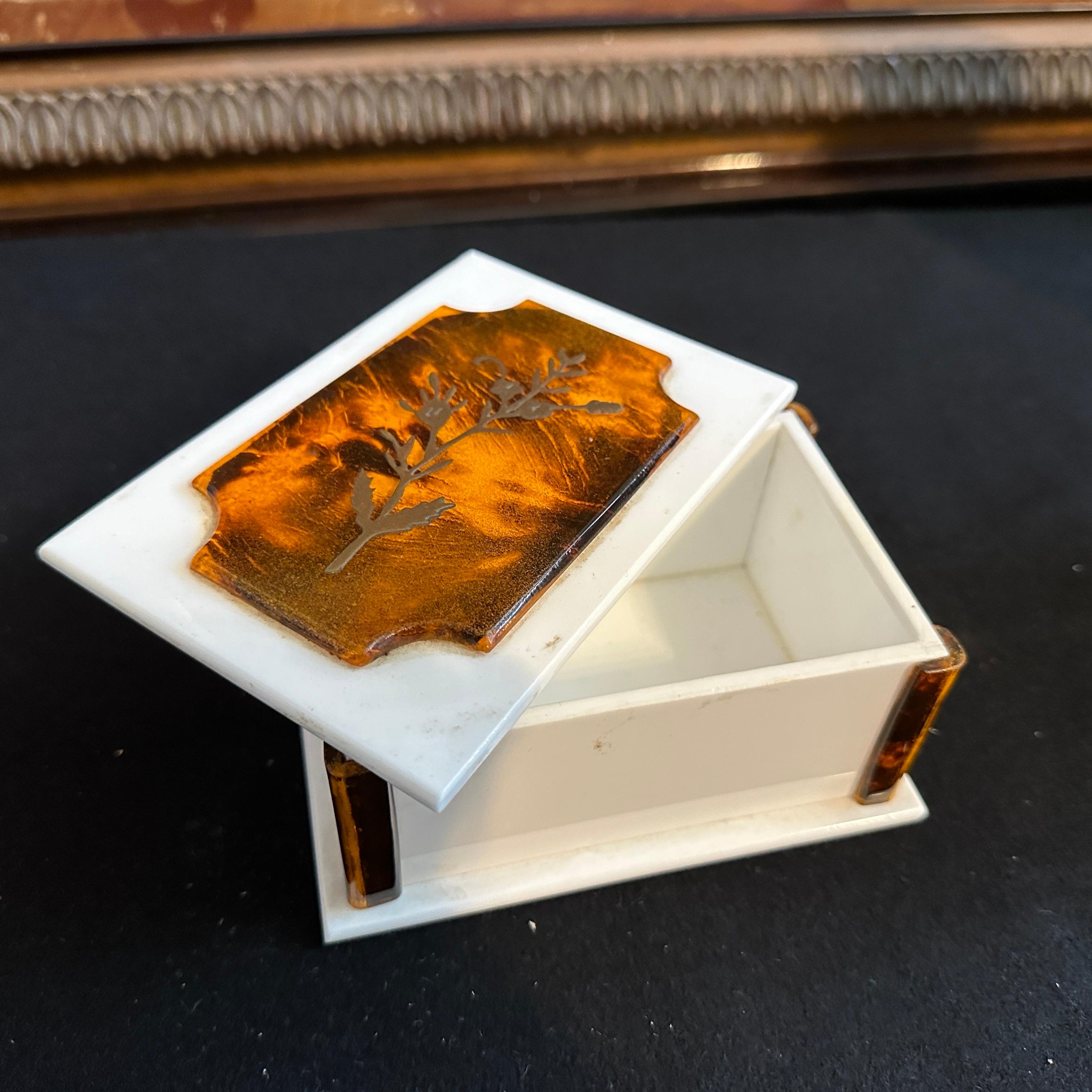 XX secolo Cassetta di cortesia moderna degli anni '70 in lucite bianca e finto guscio di tartaruga in vendita