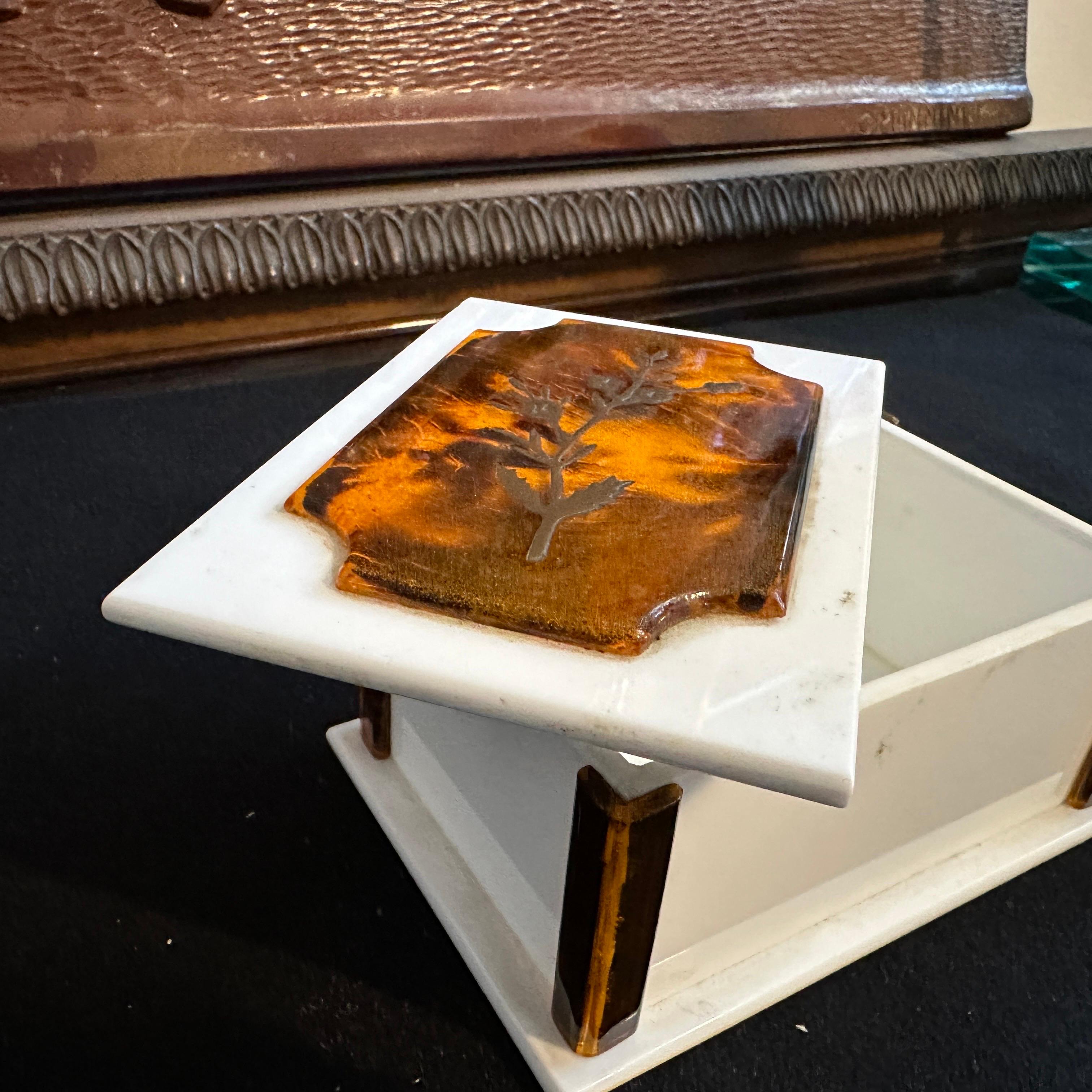 Lucite Cassetta di cortesia moderna degli anni '70 in lucite bianca e finto guscio di tartaruga in vendita