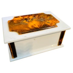 Tocador Italiano Rectangular de Lucita Blanco y Falso Caparazón de Tortuga de los Años 70