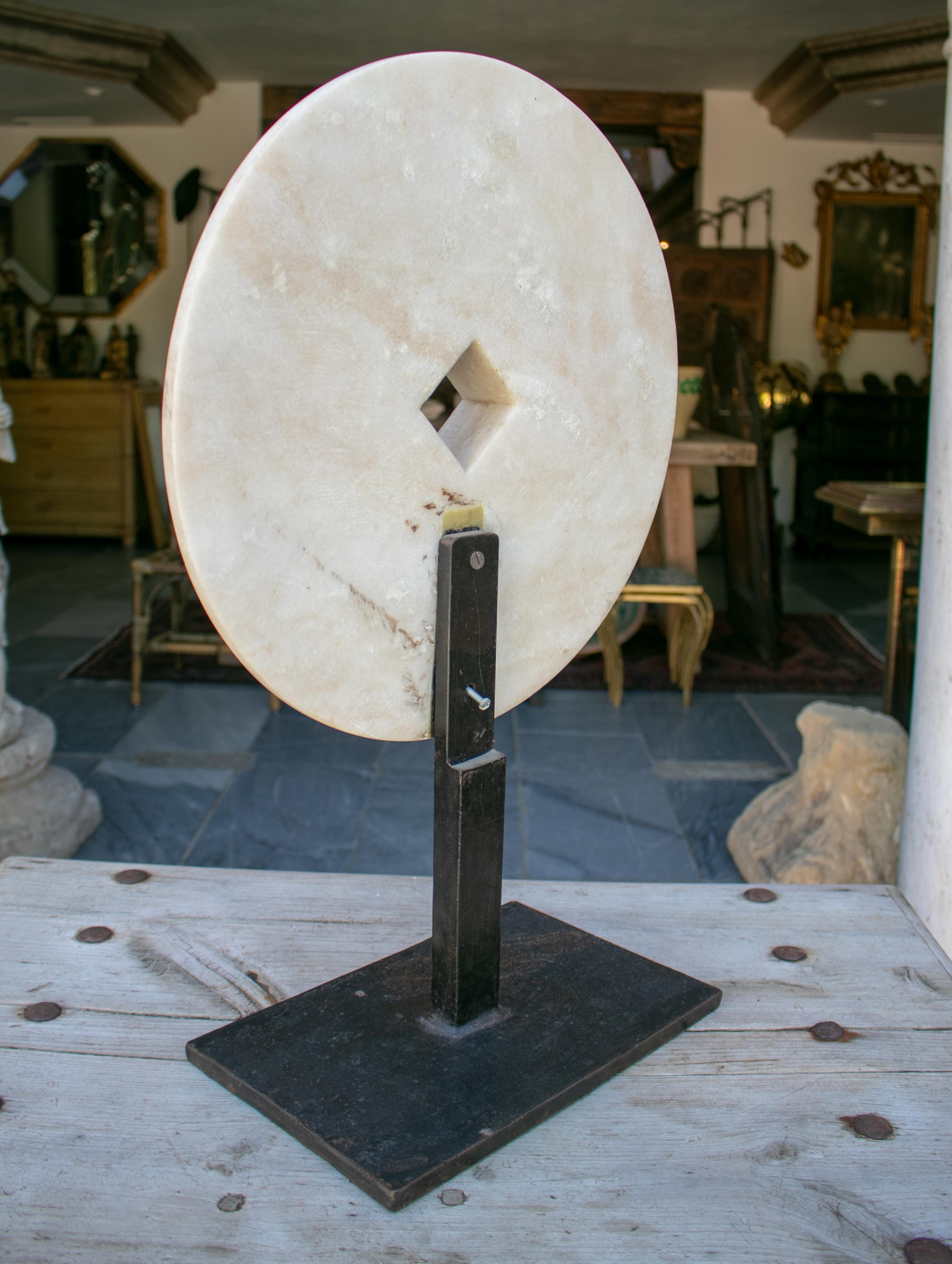 1970s Modern White Marble French Sculpture in a Iron Base In Good Condition In Marbella, ES