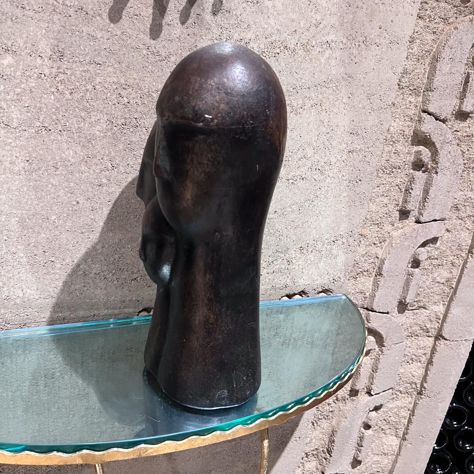 Sculpture moderniste à 3 têtes des années 1970 en bronze terre cuite en vente 1