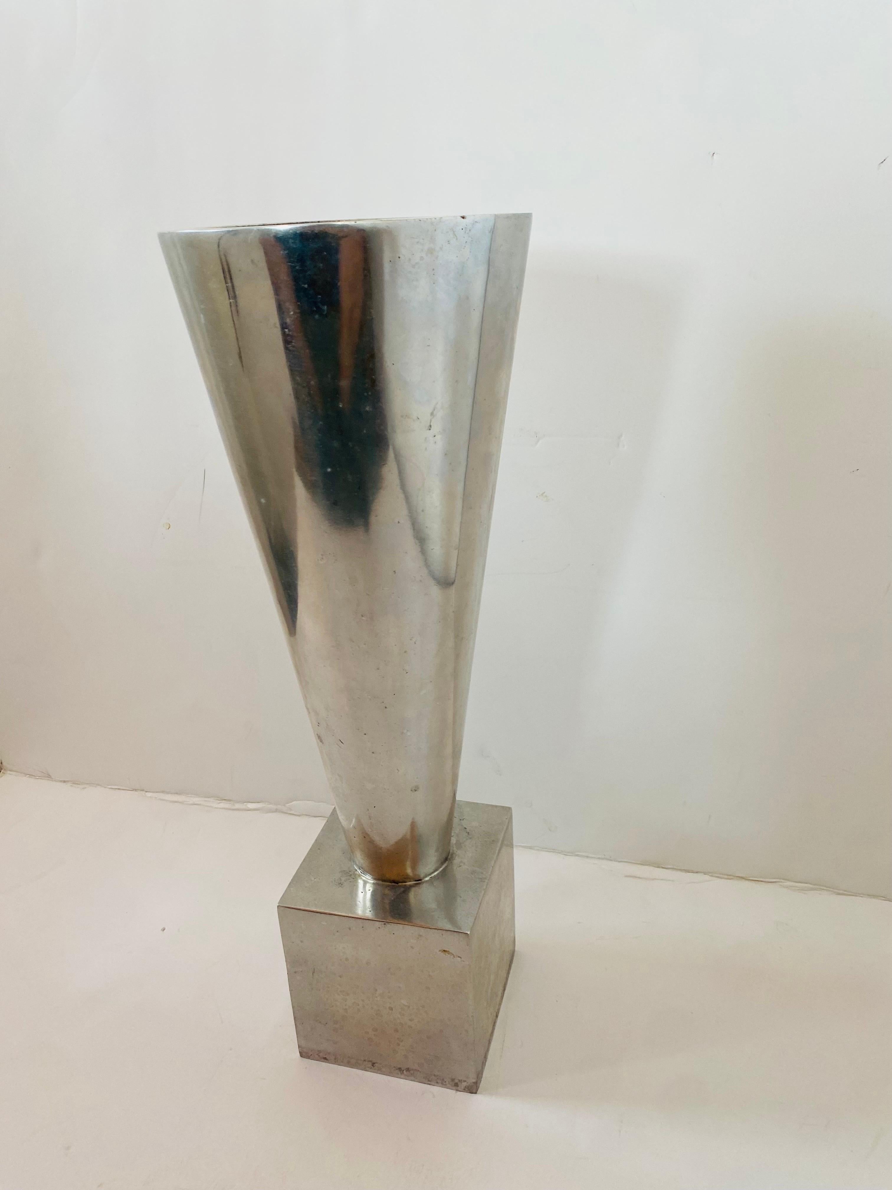 1970er Modernist Aluminium Pflanzgefäß Vase von AZ Cast Products im Zustand „Gut“ im Angebot in San Diego, CA