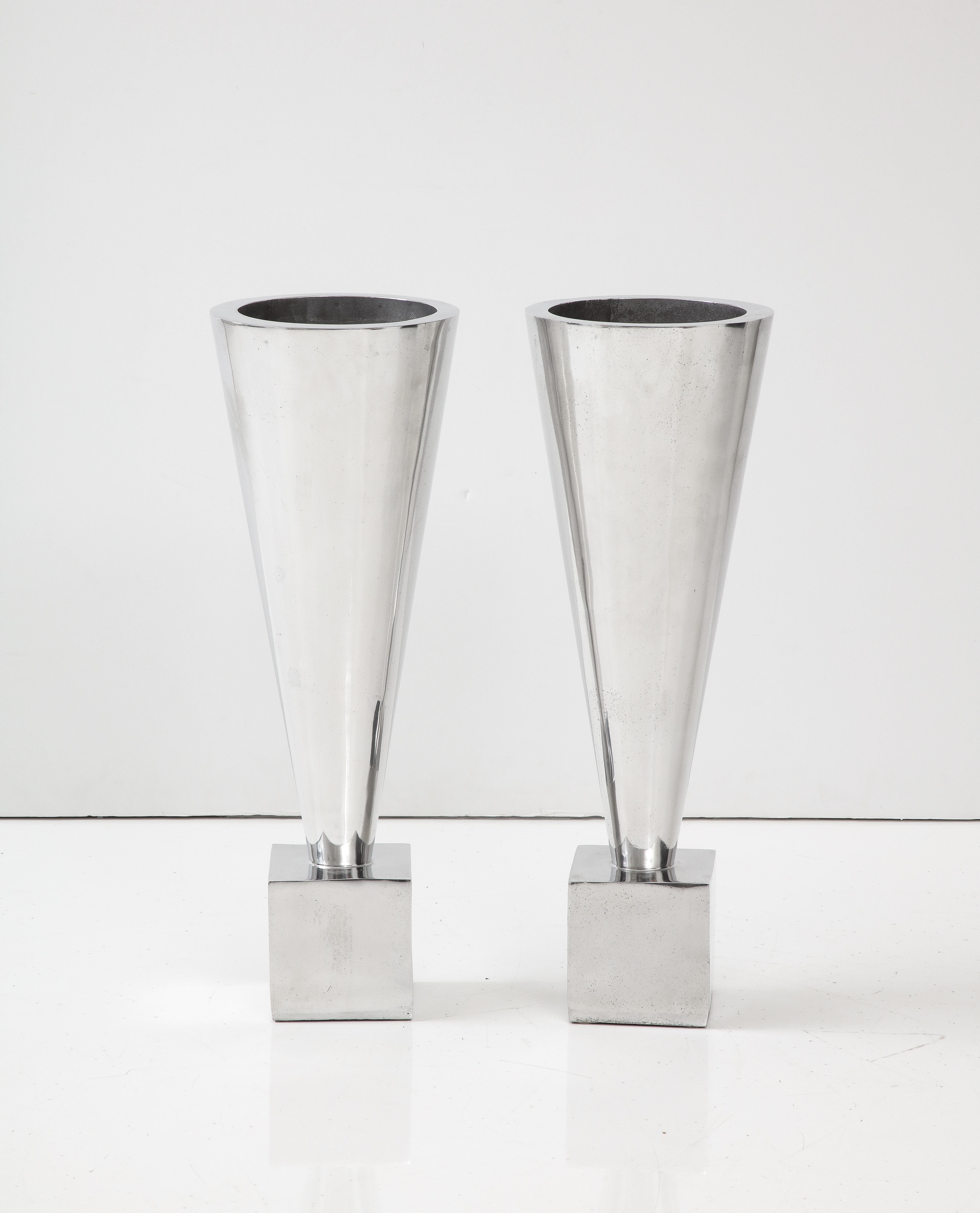 Mid-Century Modern Jardinières/vases modernistes en aluminium des années 1970  en vente