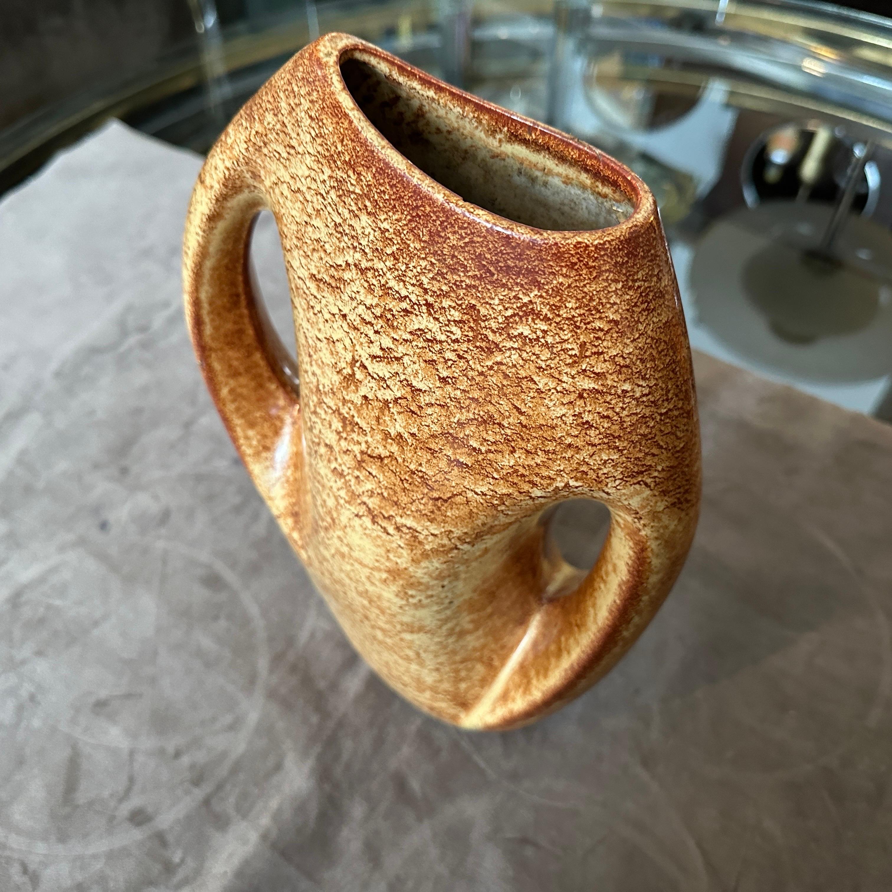 Italienische Keramikvase in Bernstein und Brown aus den 1970er Jahren von Giovanni Bertoncello (Moderne der Mitte des Jahrhunderts) im Angebot