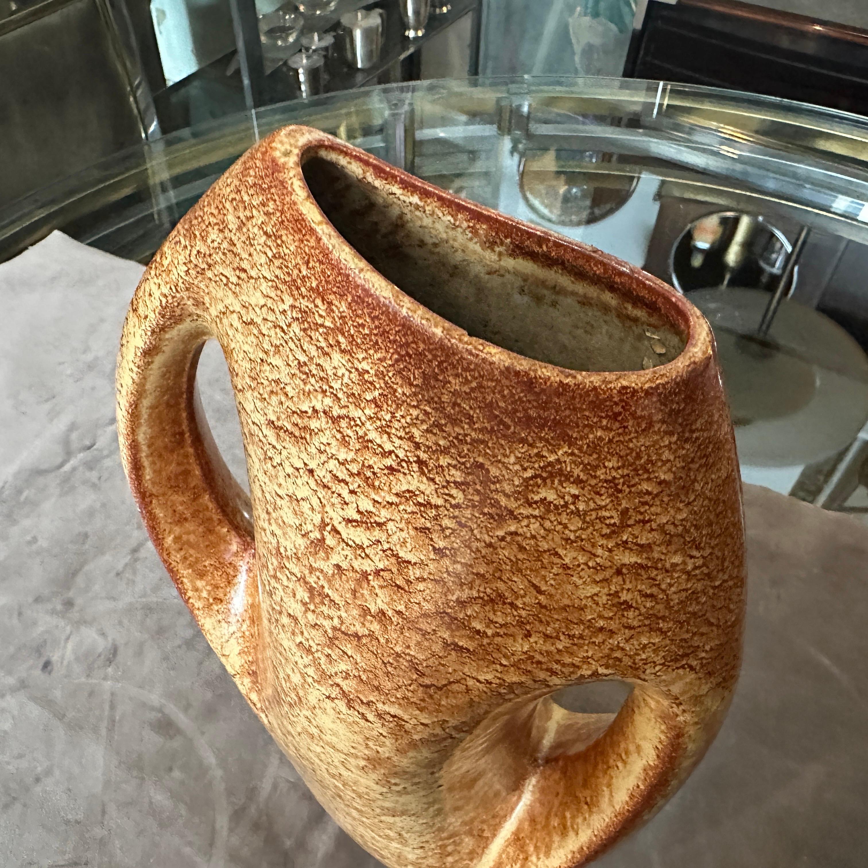 Italienische Keramikvase in Bernstein und Brown aus den 1970er Jahren von Giovanni Bertoncello (Handgefertigt) im Angebot